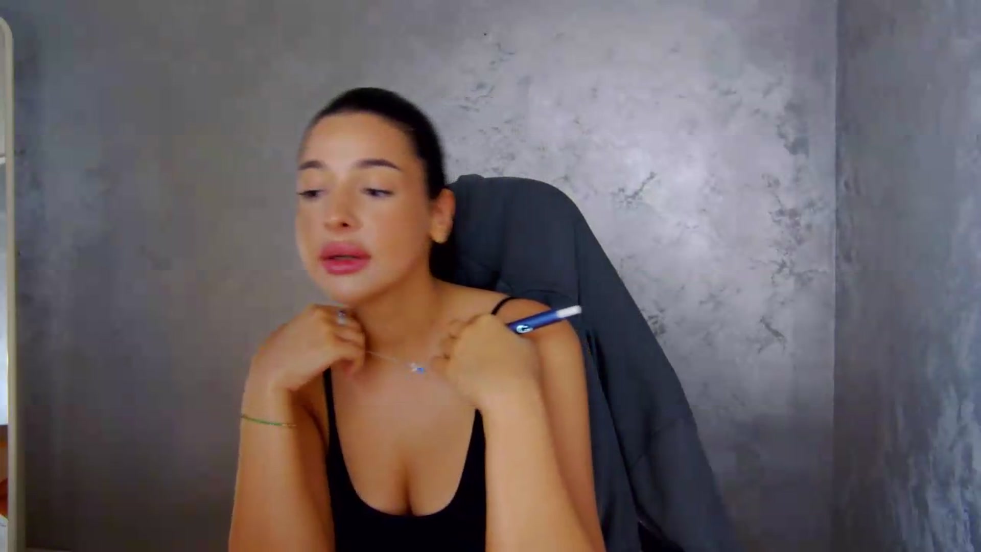 Gallery image thumbnail from meliiis_'s myfreecams stream on, 06/04/2026, 12:57 image 13 of 20