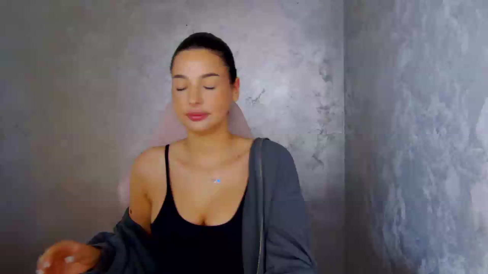 Gallery image thumbnail from meliiis_'s myfreecams stream on, 06/04/2026, 12:57 image 6 of 20
