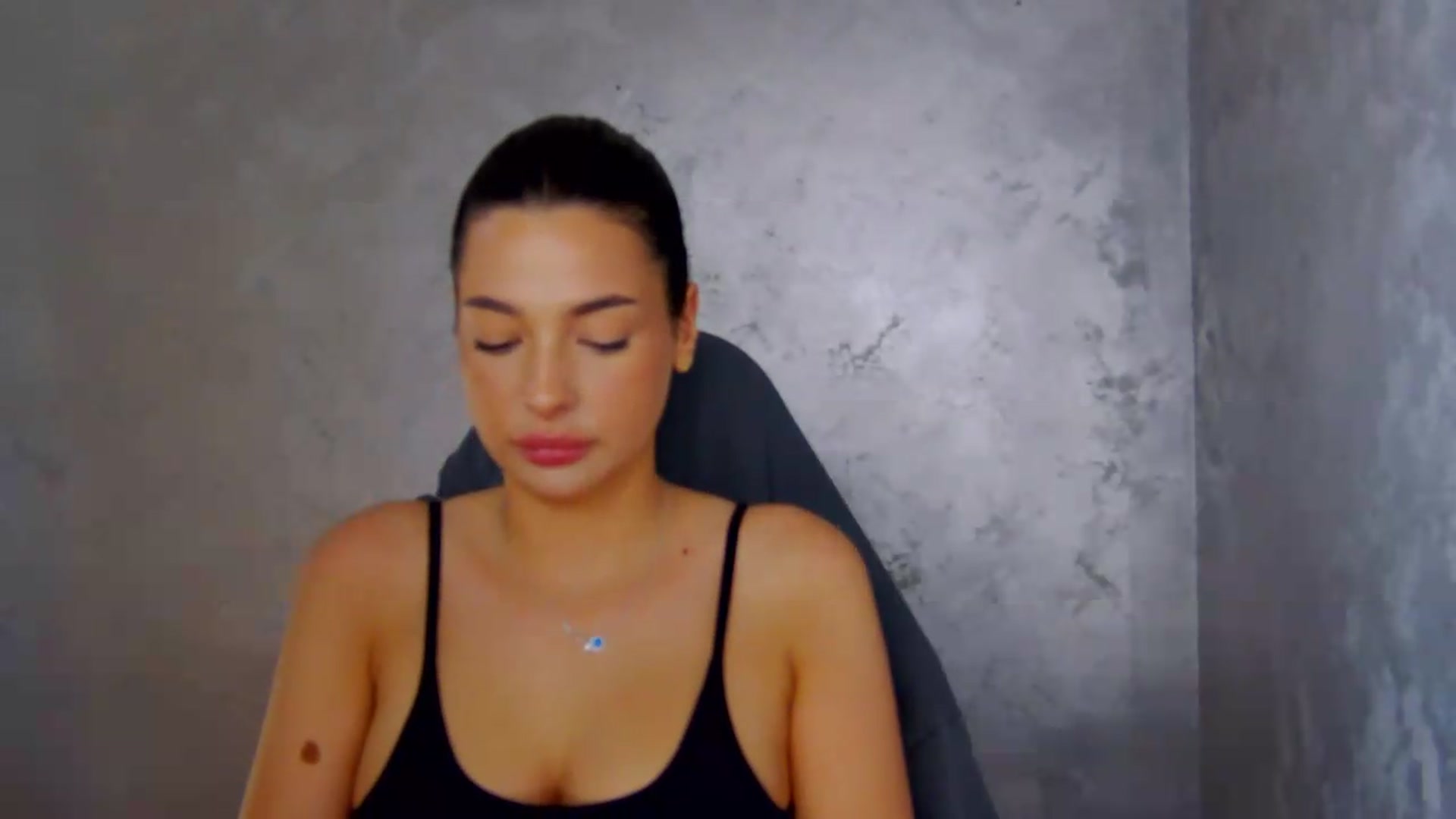 Gallery image thumbnail from meliiis_'s myfreecams stream on, 06/04/2026, 12:57 image 12 of 20