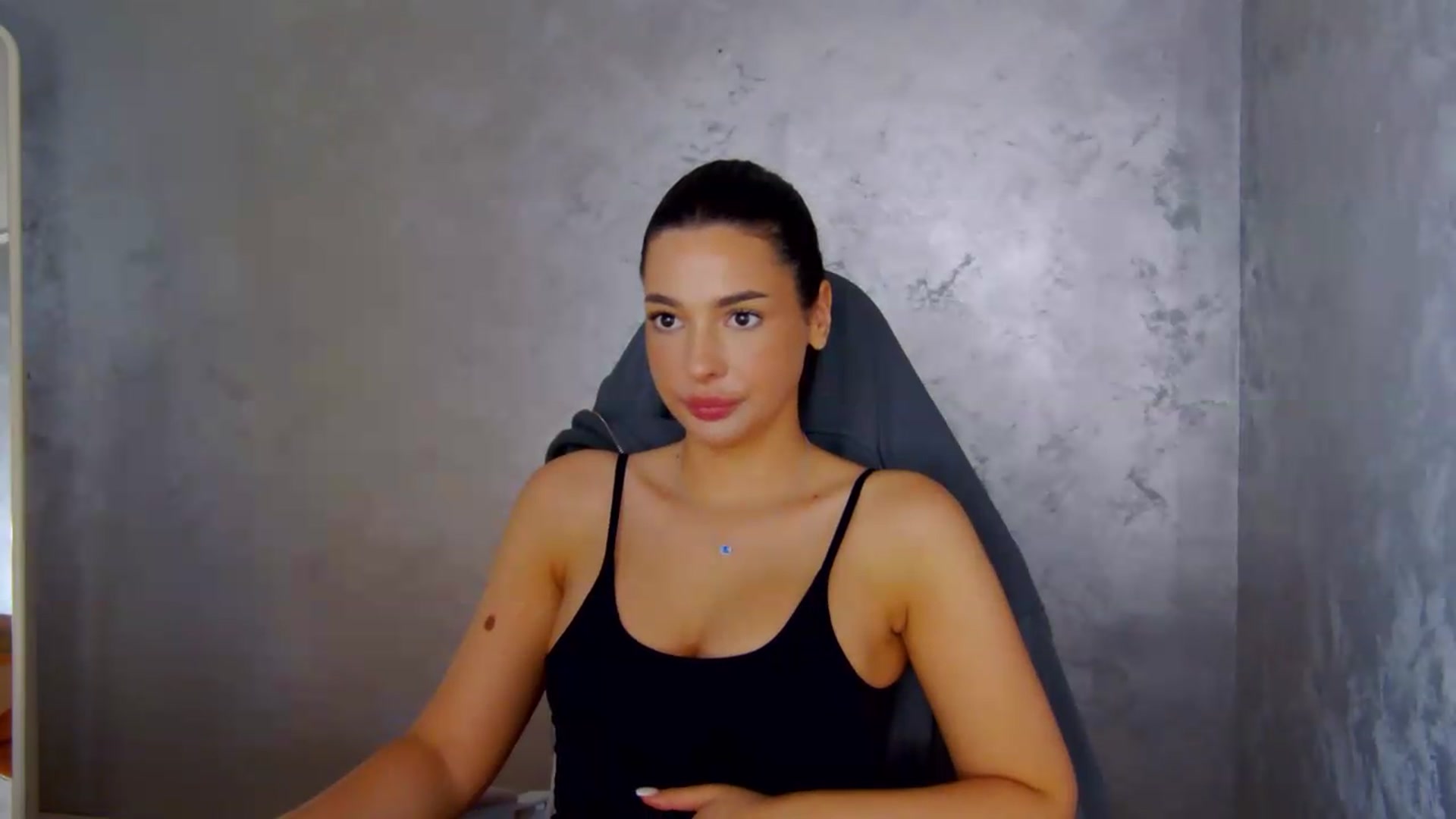 Gallery image thumbnail from meliiis_'s myfreecams stream on, 06/04/2026, 12:57 image 16 of 20