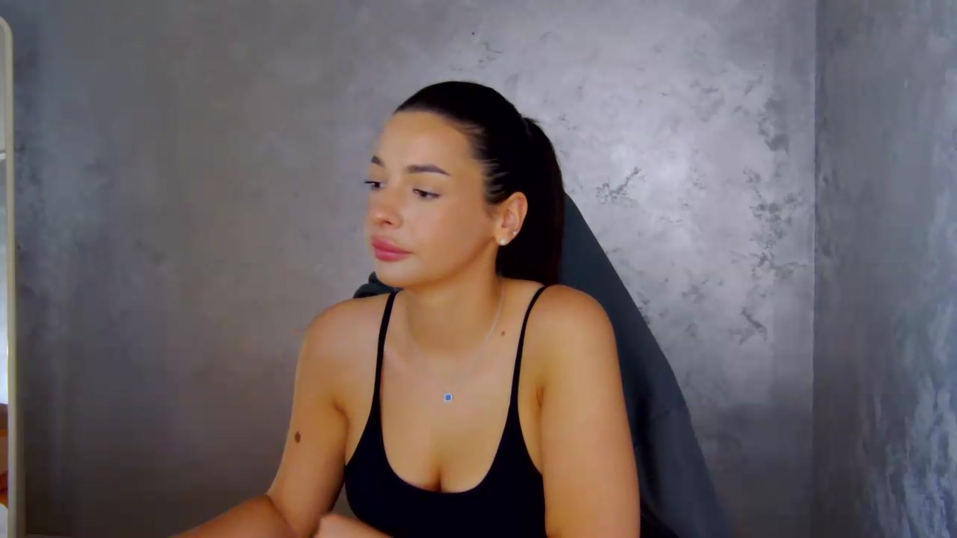 Gallery image thumbnail from meliiis_'s myfreecams stream on, 06/04/2026, 12:57 image 19 of 20
