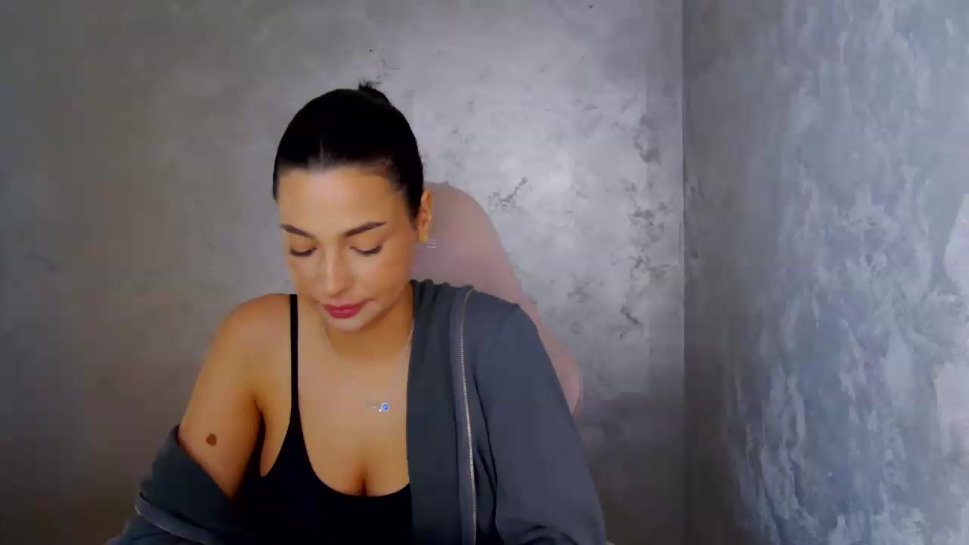 Gallery image thumbnail from meliiis_'s myfreecams stream on, 06/04/2026, 12:57 image 1 of 20