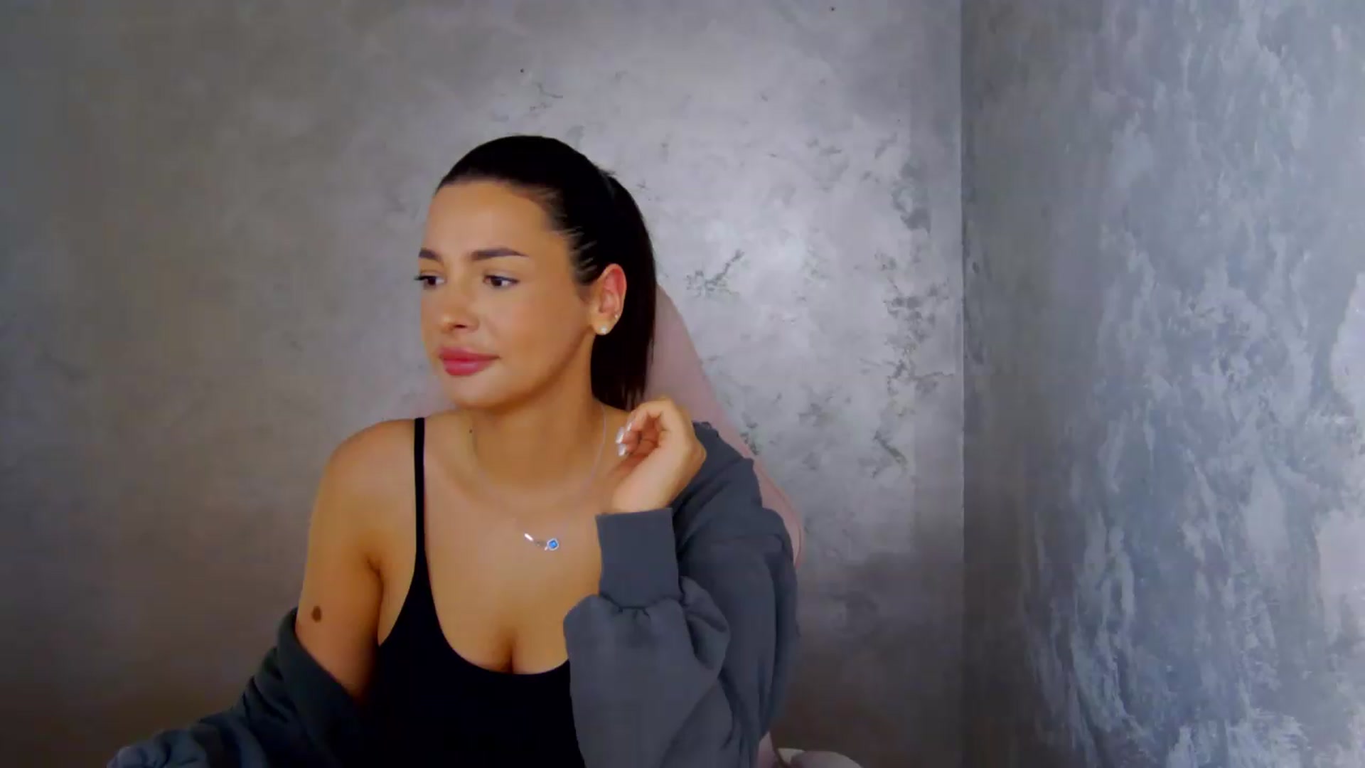 Gallery image thumbnail from meliiis_'s myfreecams stream on, 06/04/2026, 12:57 image 5 of 20