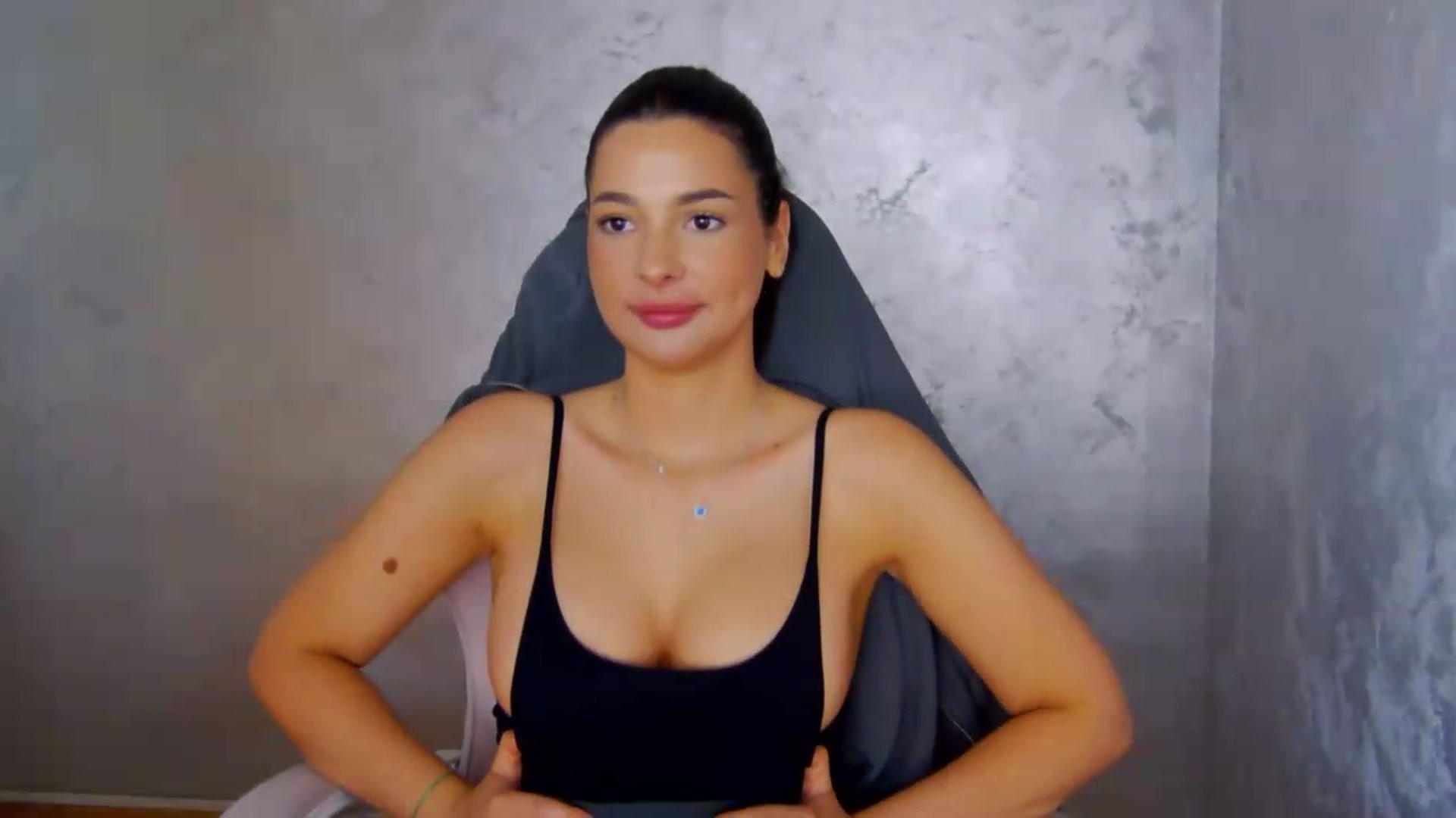 Gallery image thumbnail from meliiis_'s myfreecams stream on, 06/04/2026, 14:18 image 18 of 20