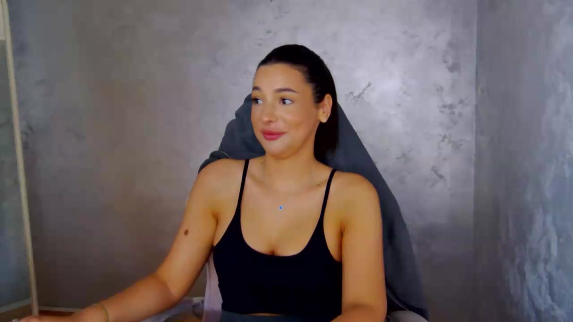 Gallery image thumbnail from meliiis_'s myfreecams stream on, 06/04/2026, 14:18 image 5 of 20
