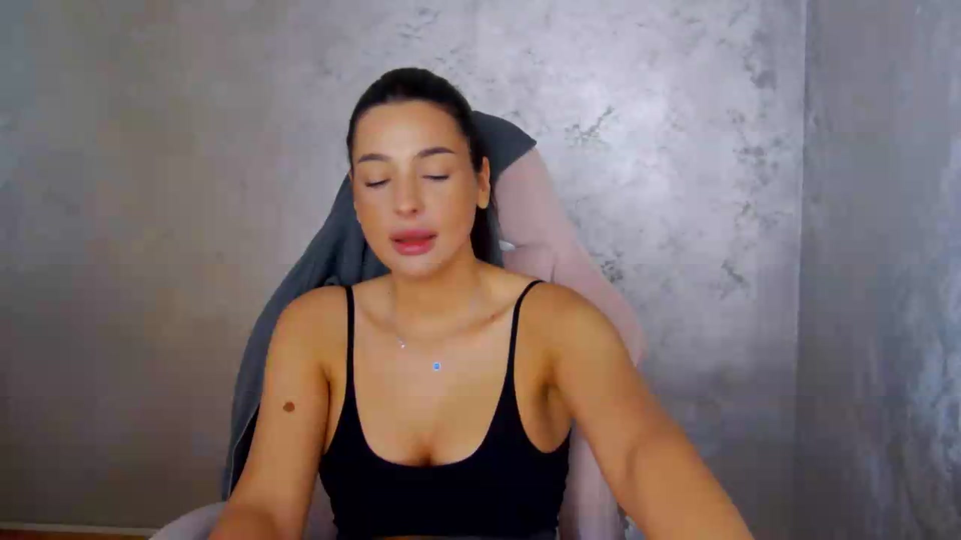 Gallery image thumbnail from meliiis_'s myfreecams stream on, 06/04/2026, 17:26 image 2 of 20