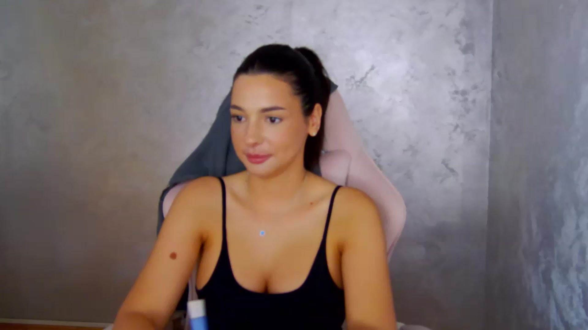 Gallery image thumbnail from meliiis_'s myfreecams stream on, 06/04/2026, 17:26 image 7 of 20