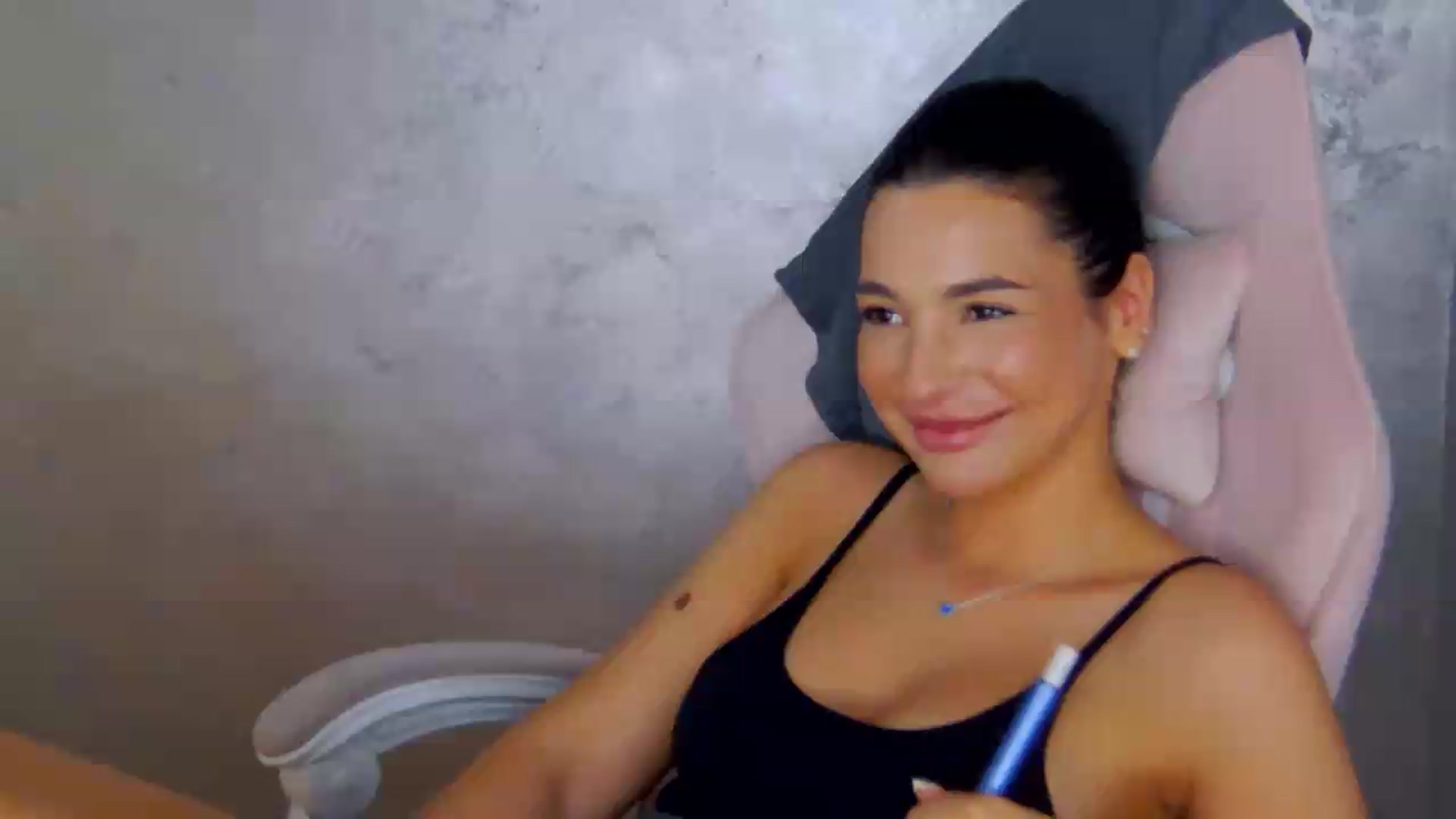 Gallery image thumbnail from meliiis_'s myfreecams stream on, 06/04/2026, 17:26 image 15 of 20