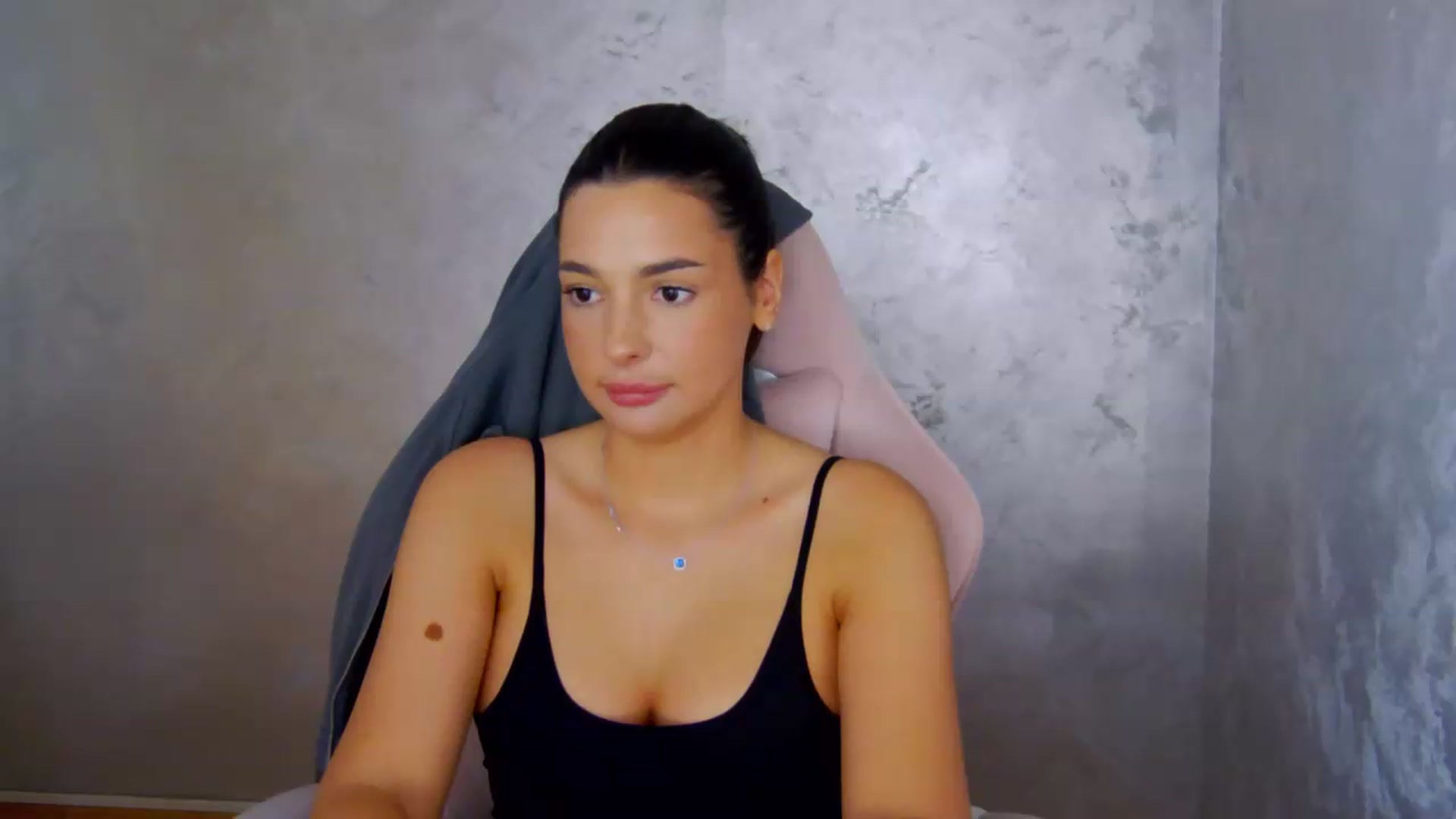 Gallery image thumbnail from meliiis_'s myfreecams stream on, 06/04/2026, 17:26 image 1 of 20