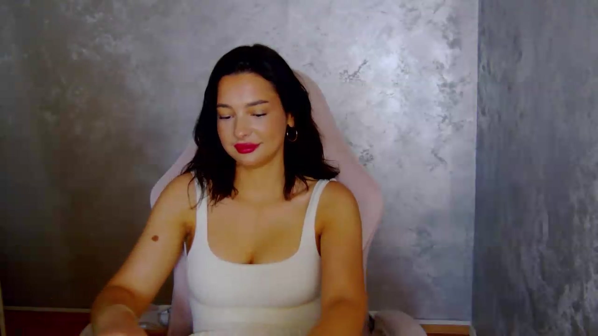 Gallery image thumbnail from meliiis_'s myfreecams stream on, 06/09/2026, 14:58 image 10 of 20