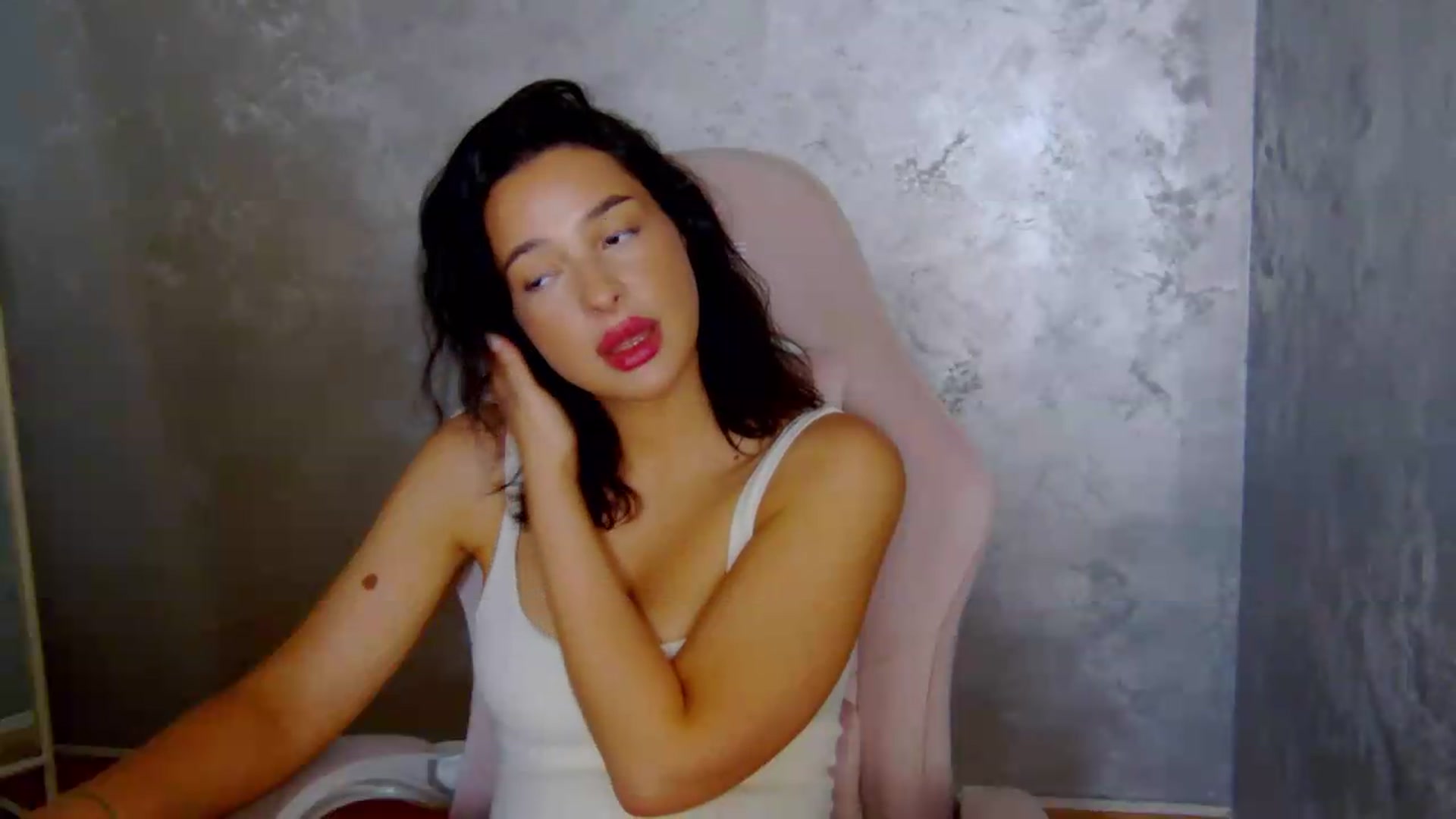 Gallery image thumbnail from meliiis_'s myfreecams stream on, 06/09/2026, 17:37 image 16 of 20