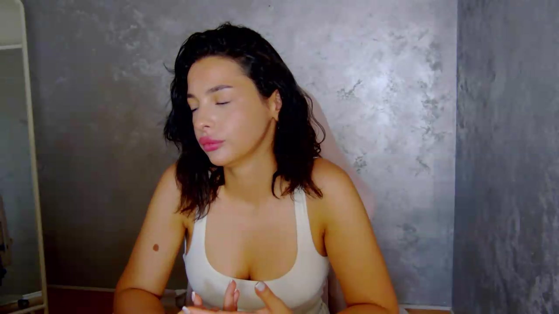 Gallery image thumbnail from meliiis_'s myfreecams stream on, 06/09/2026, 18:57 image 16 of 20