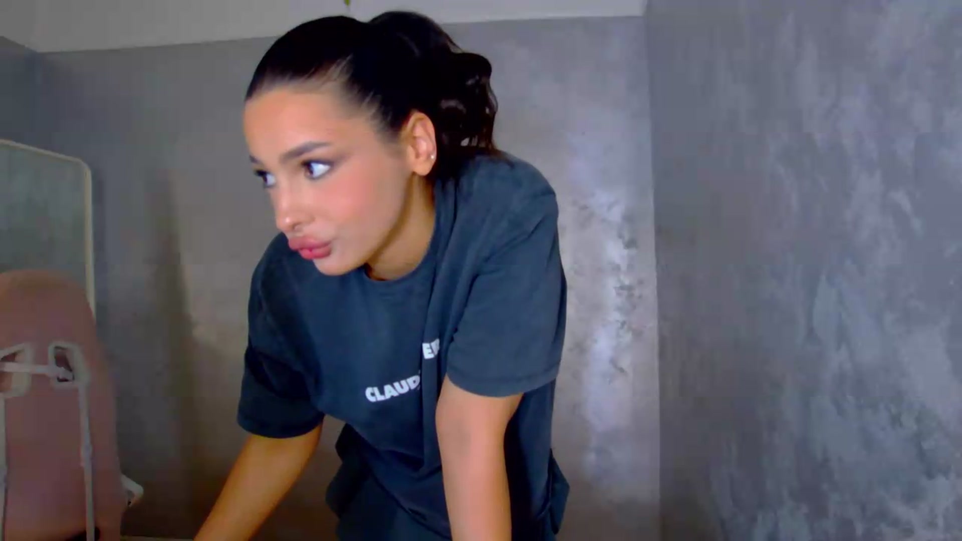 Gallery image thumbnail from meliiis_'s myfreecams stream on, 06/10/2026, 18:18 image 4 of 20