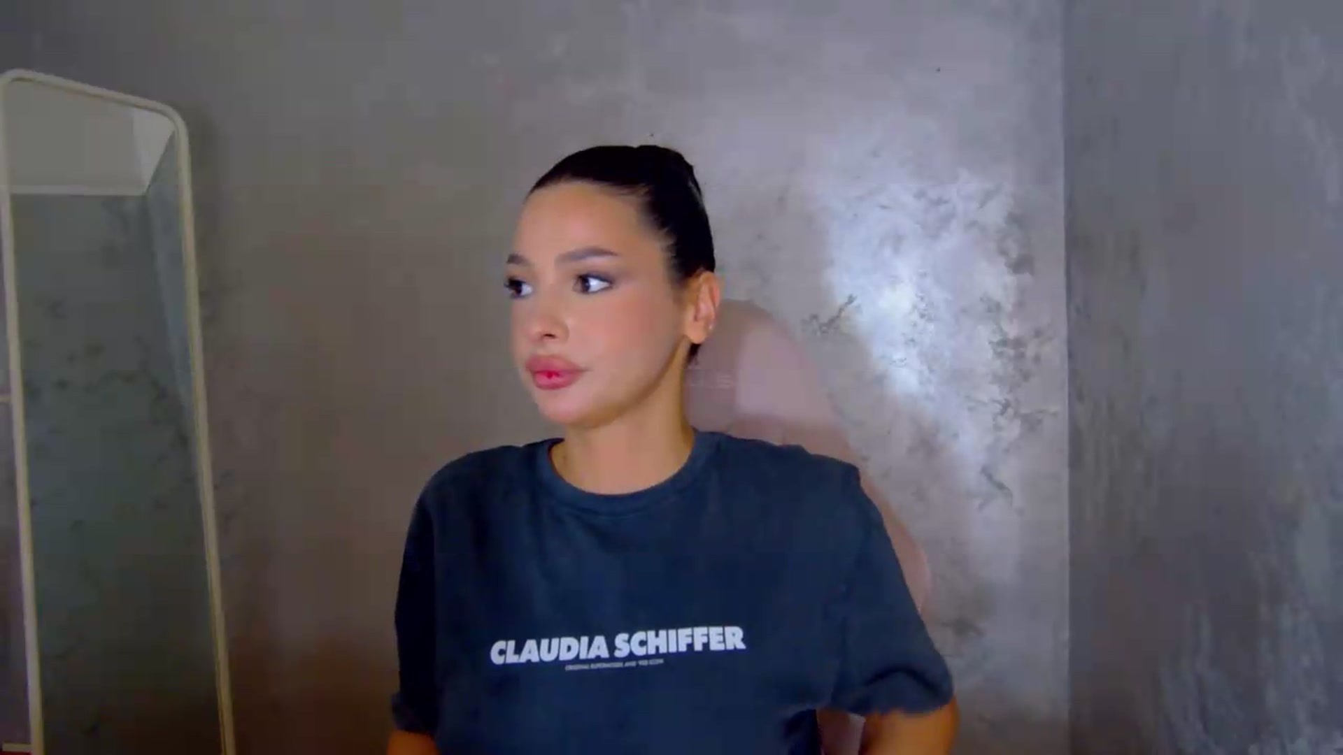Gallery image thumbnail from meliiis_'s myfreecams stream on, 06/10/2026, 18:18 image 19 of 20