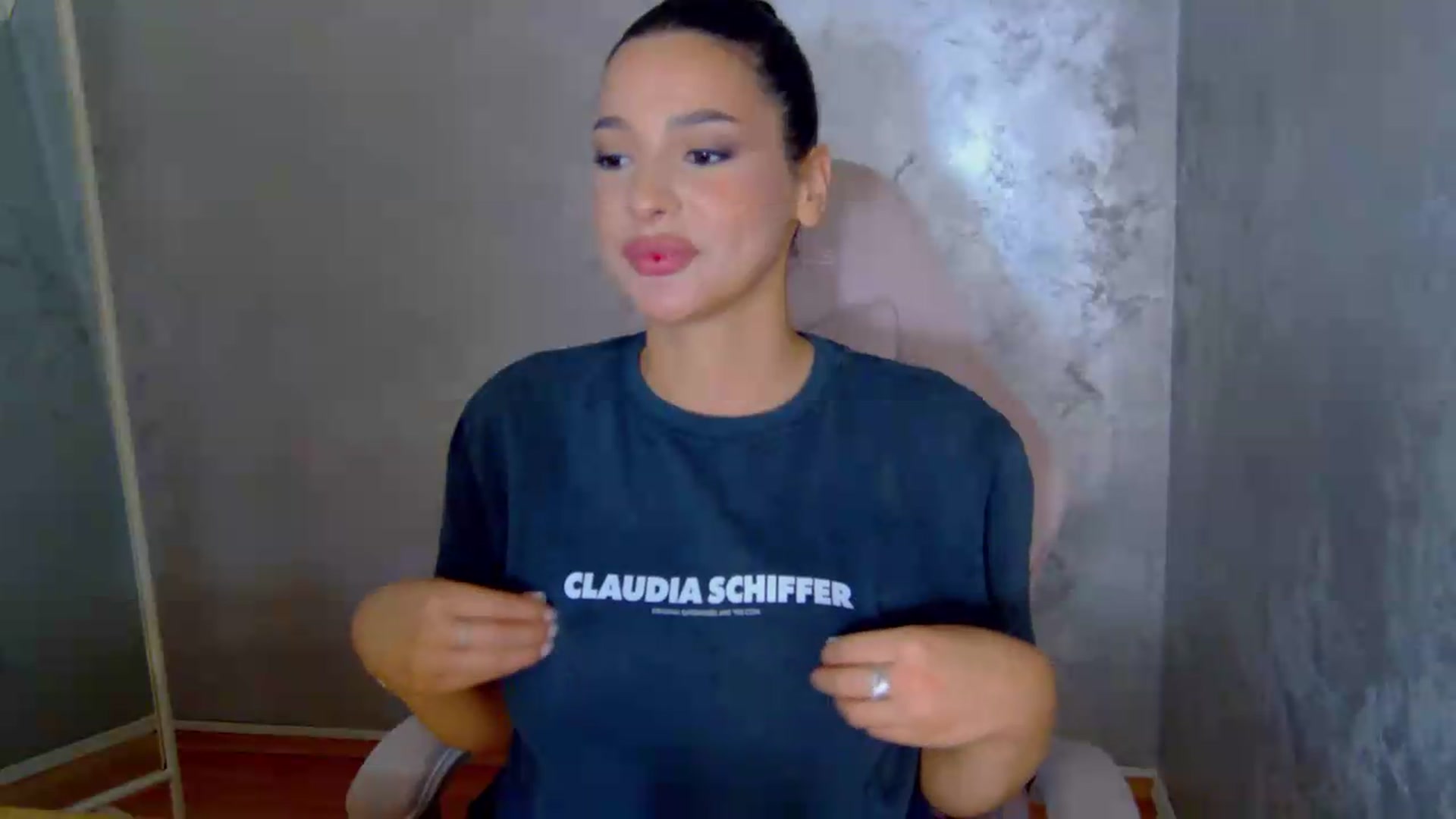 Gallery image thumbnail from meliiis_'s myfreecams stream on, 06/10/2026, 19:13 image 16 of 20