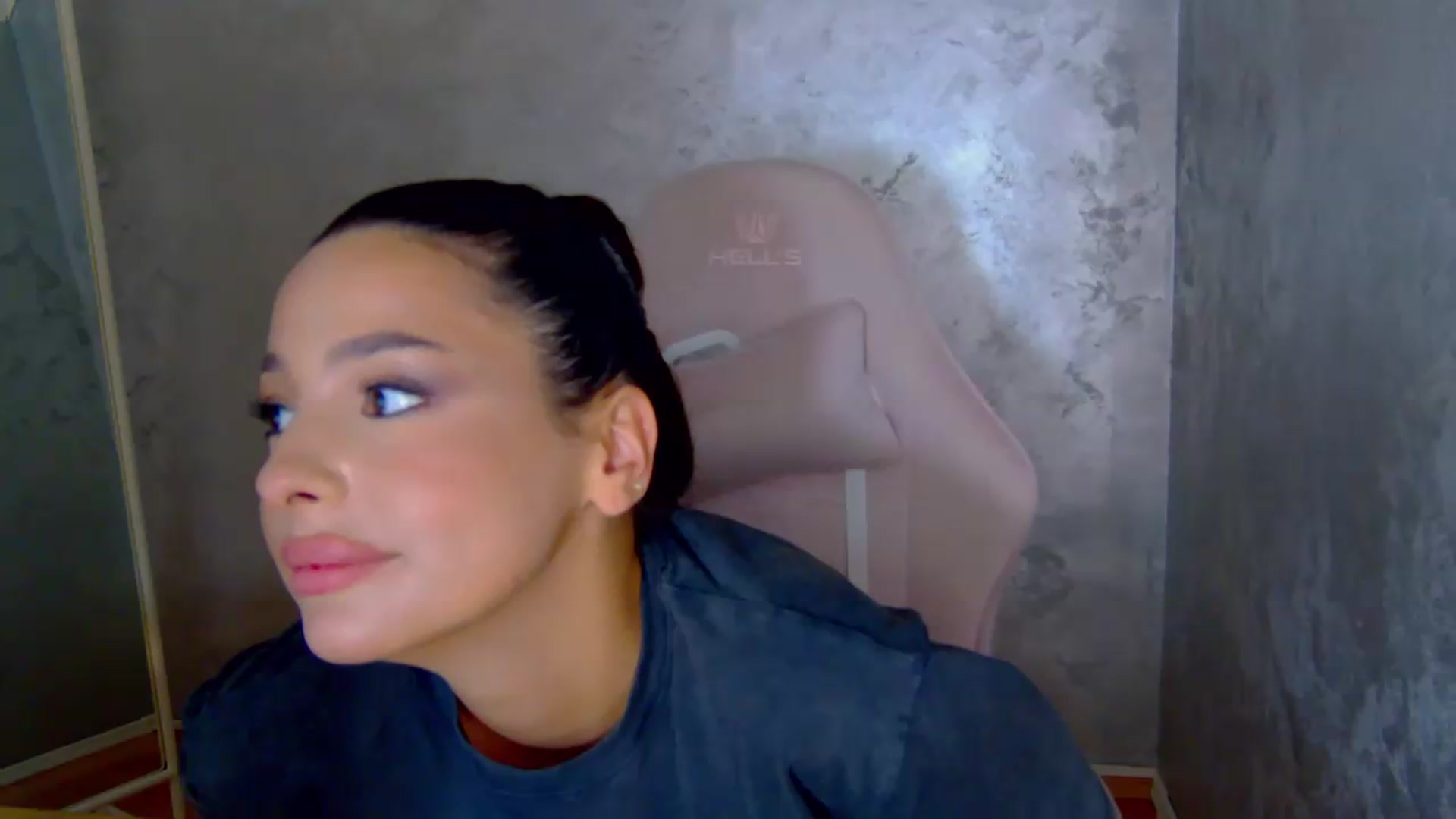 Gallery image thumbnail from meliiis_'s myfreecams stream on, 06/10/2026, 19:13 image 19 of 20