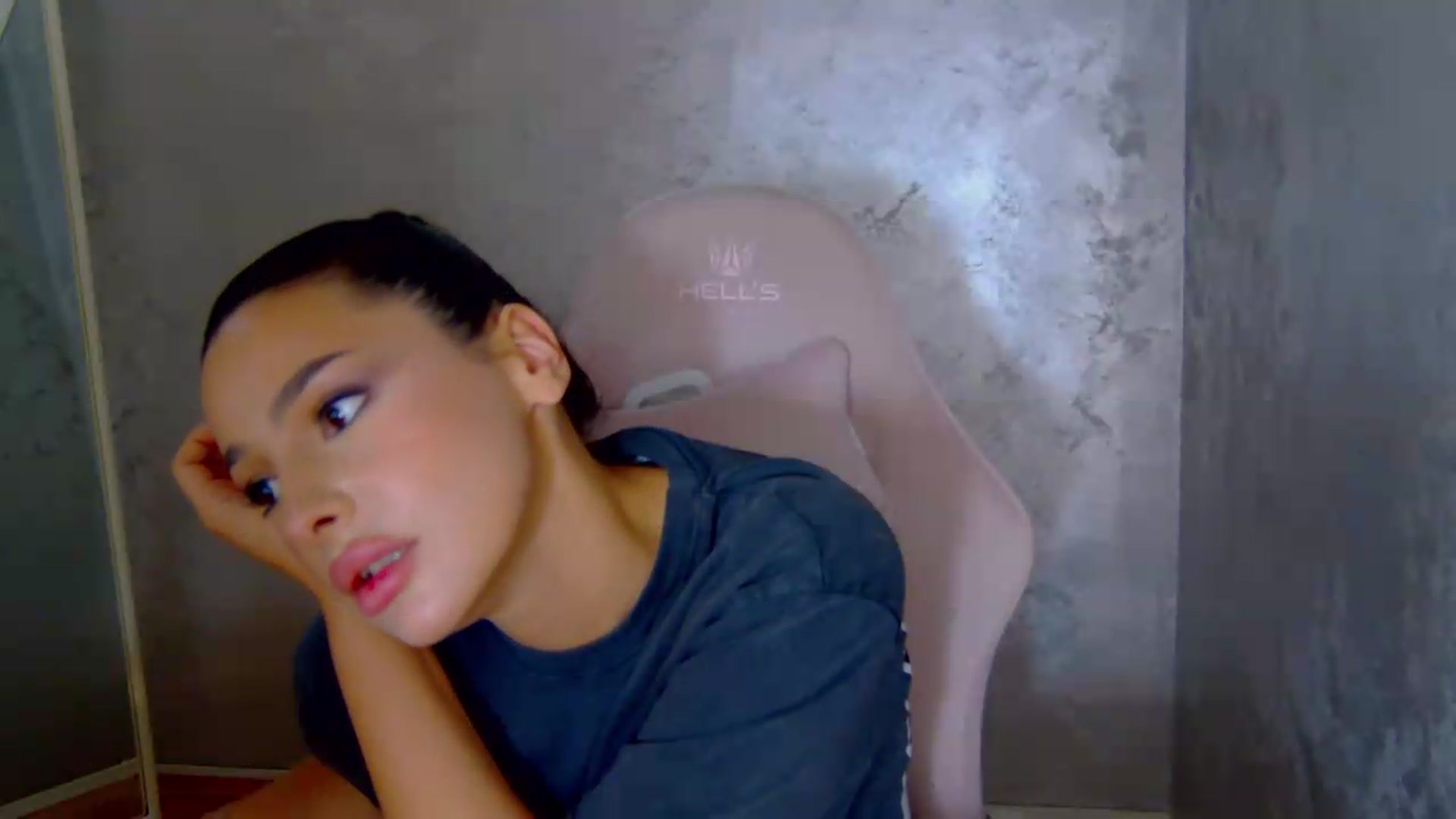 Gallery image thumbnail from meliiis_'s myfreecams stream on, 06/10/2026, 19:13 image 3 of 20