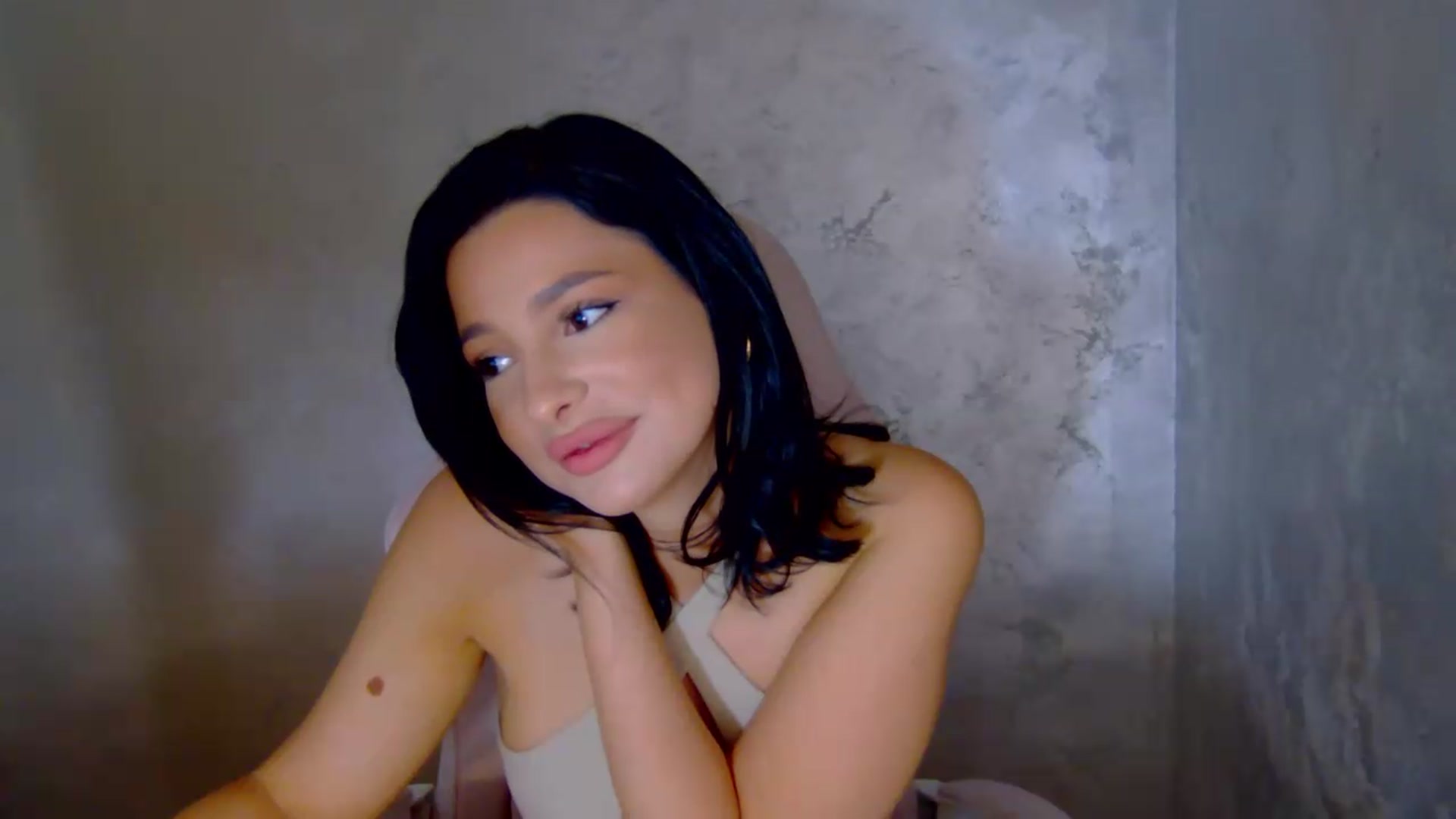 Gallery image thumbnail from meliiis_'s myfreecams stream on, 06/11/2026, 14:18 image 14 of 20