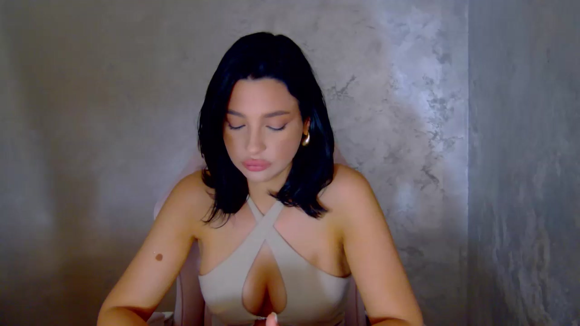 Gallery image thumbnail from meliiis_'s myfreecams stream on, 06/11/2026, 14:18 image 10 of 20