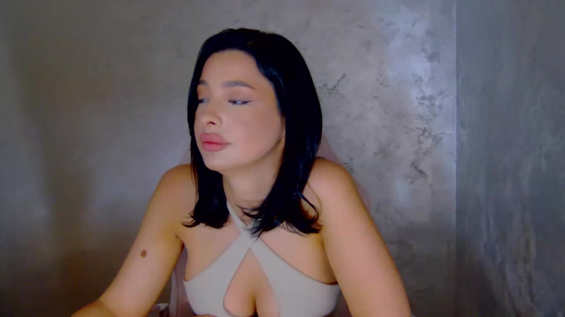 Gallery image thumbnail from meliiis_'s myfreecams stream on, 06/11/2026, 14:18 image 15 of 20