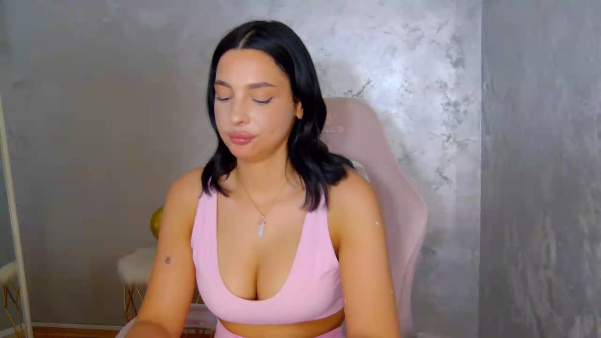 Gallery image thumbnail from meliiis_'s myfreecams stream on, 06/16/2026, 15:33 image 14 of 20