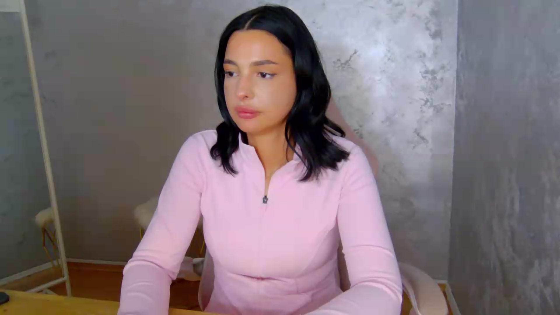 Gallery image thumbnail from meliiis_'s myfreecams stream on, 06/16/2026, 18:57 image 18 of 20