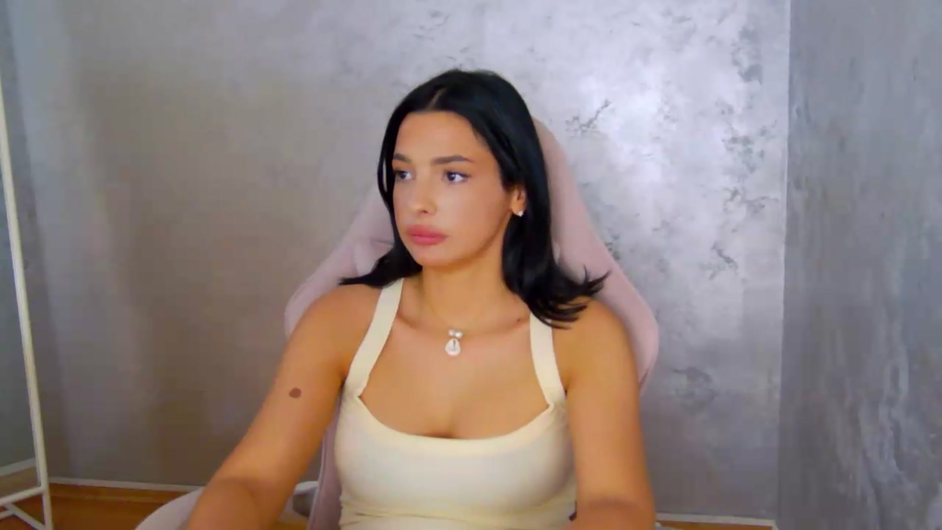 Gallery image thumbnail from meliiis_'s myfreecams stream on, 06/18/2026, 17:55 image 18 of 20