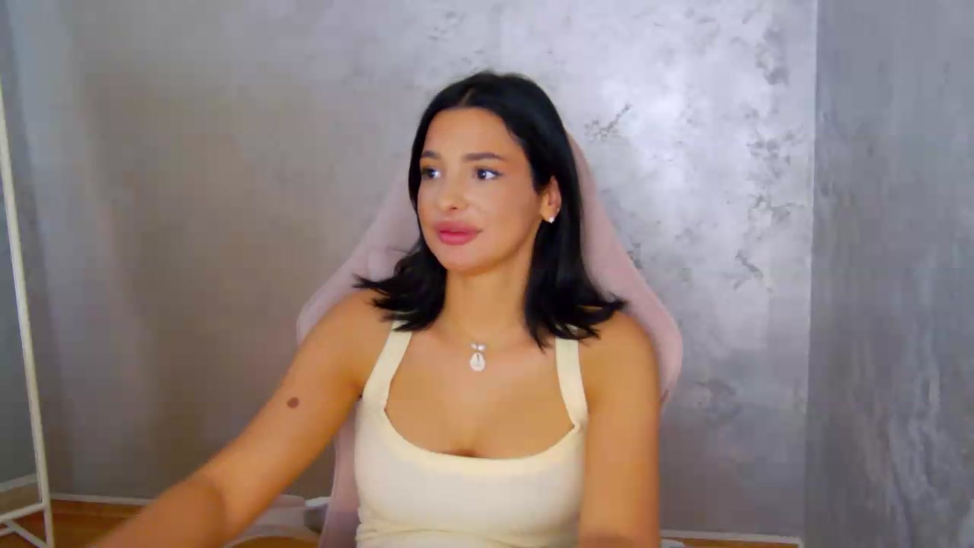 Gallery image thumbnail from meliiis_'s myfreecams stream on, 06/18/2026, 17:55 image 15 of 20