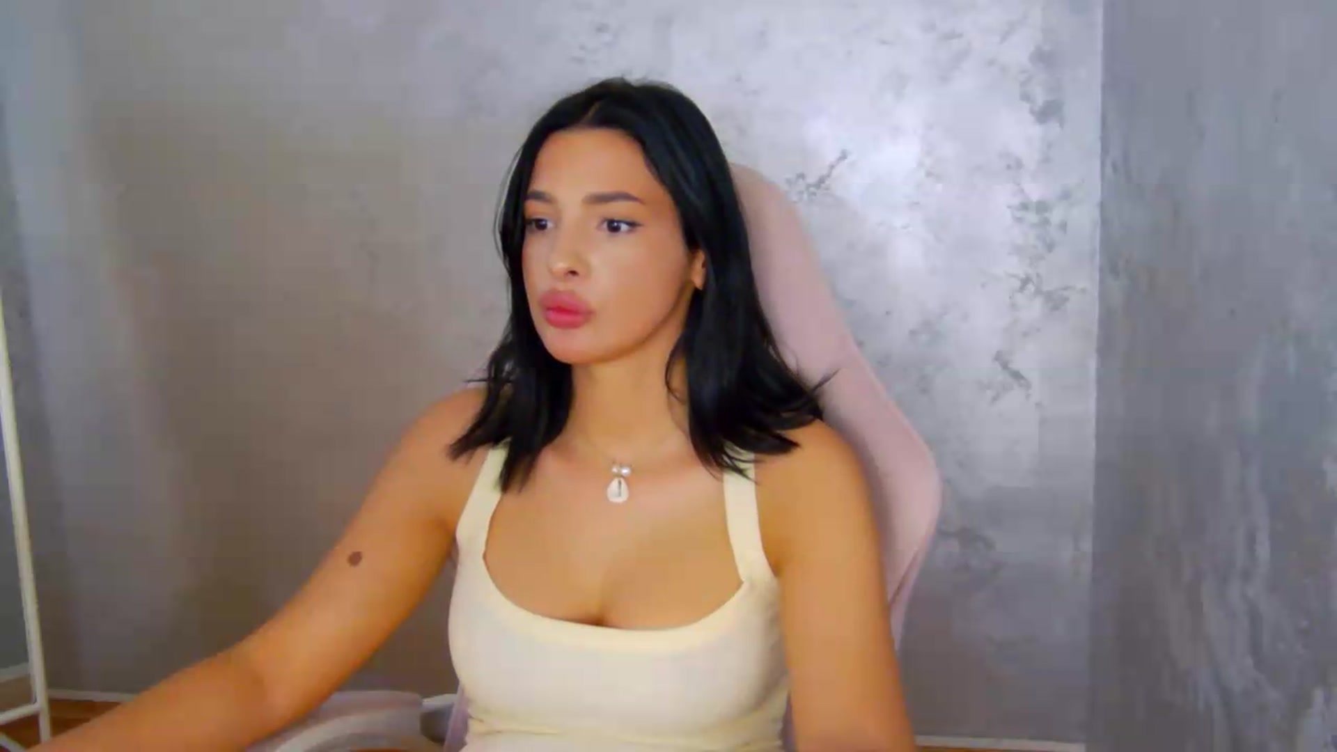 Gallery image thumbnail from meliiis_'s myfreecams stream on, 06/18/2026, 17:55 image 8 of 20