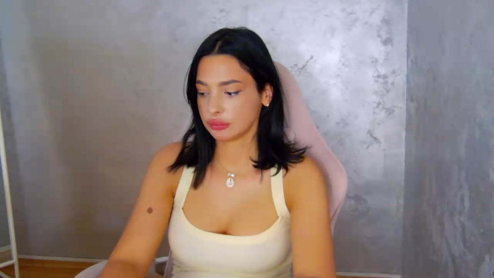 Gallery image thumbnail from meliiis_'s myfreecams stream on, 06/18/2026, 17:55 image 6 of 20