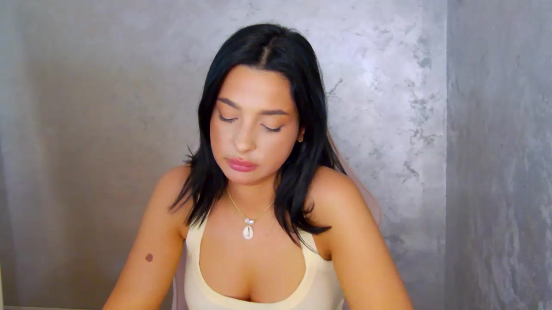 Gallery image thumbnail from meliiis_'s myfreecams stream on, 06/18/2026, 18:57 image 2 of 20