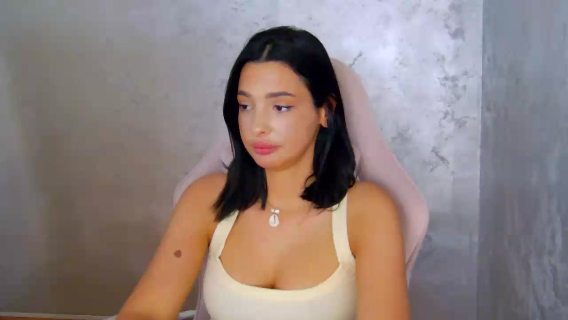 Gallery image thumbnail from meliiis_'s myfreecams stream on, 06/18/2026, 18:57 image 16 of 20