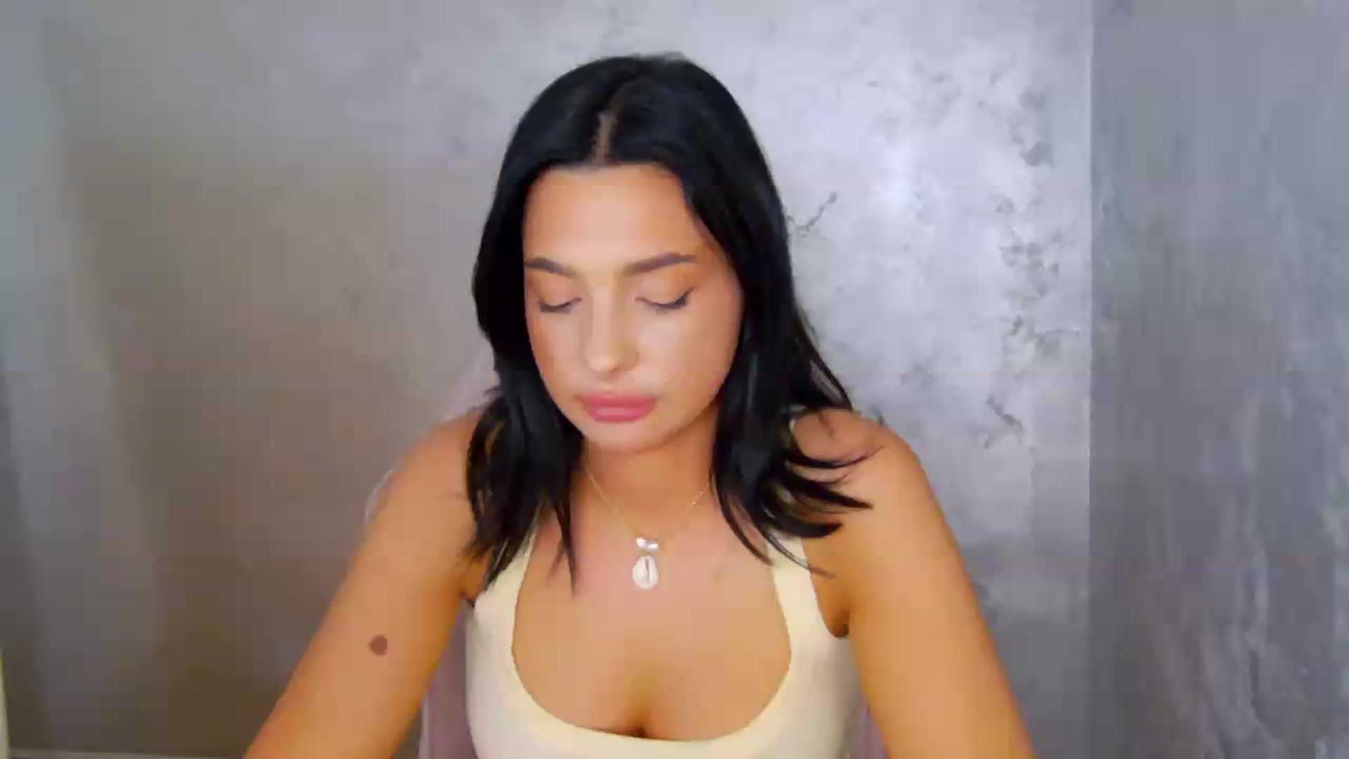 Gallery image thumbnail from meliiis_'s myfreecams stream on, 06/18/2026, 18:57 image 1 of 20