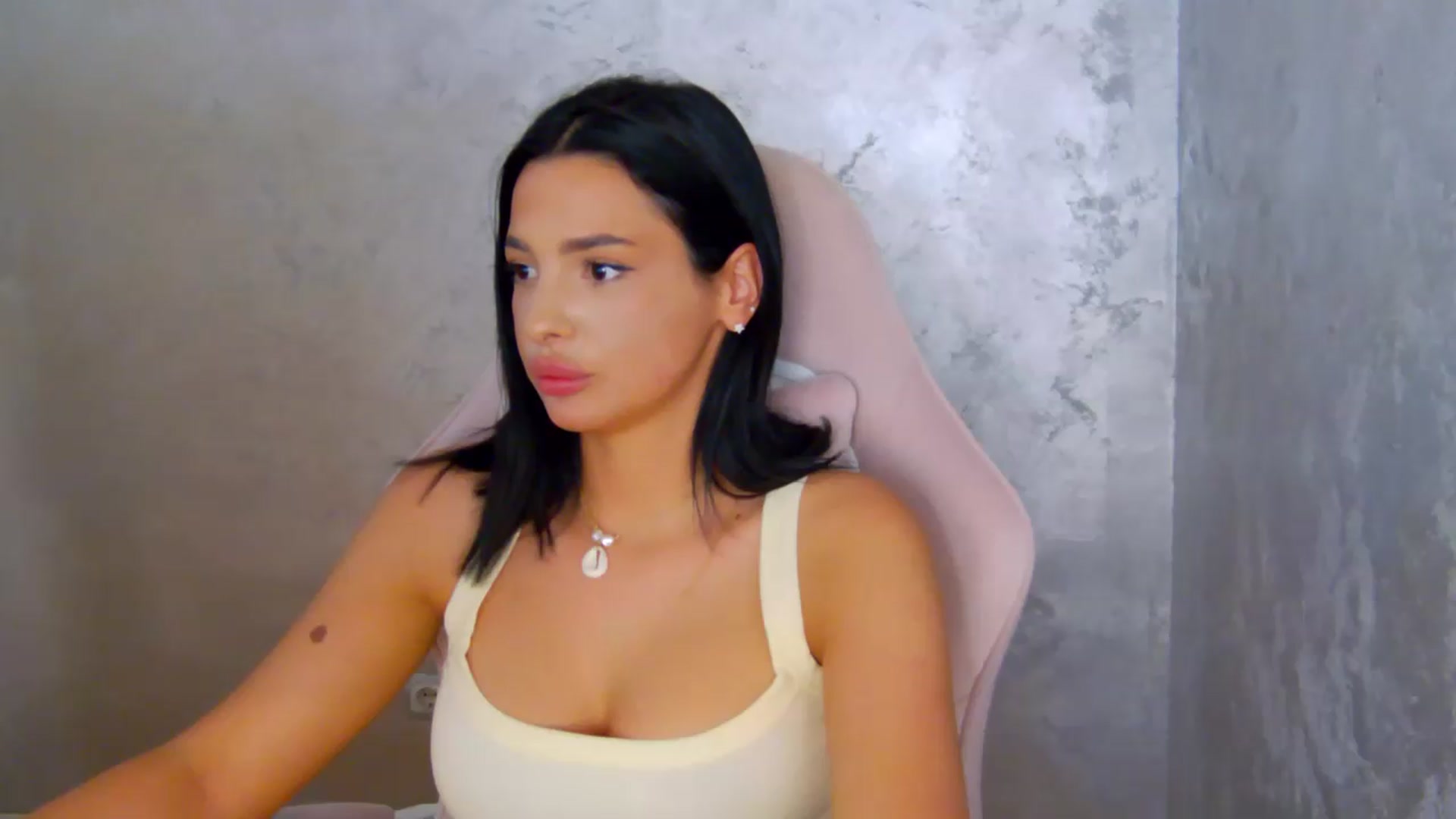 Gallery image thumbnail from meliiis_'s myfreecams stream on, 06/18/2026, 18:57 image 18 of 20