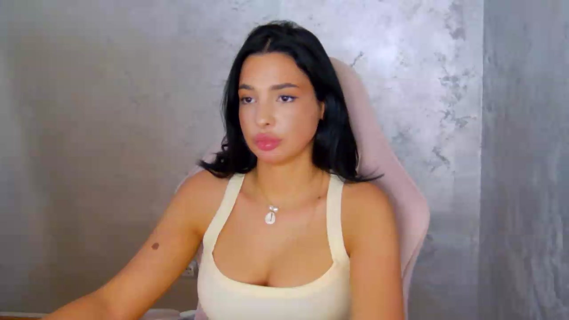 Gallery image thumbnail from meliiis_'s myfreecams stream on, 06/18/2026, 18:57 image 15 of 20