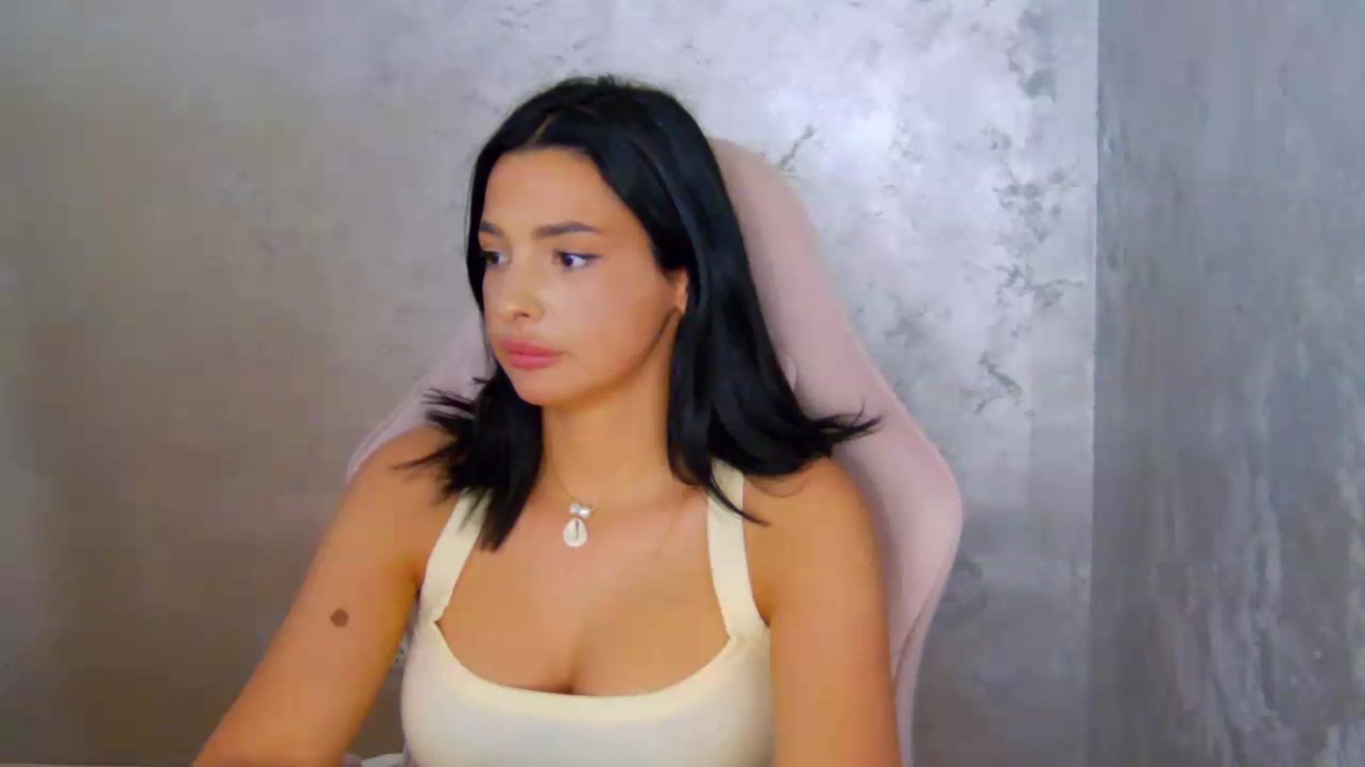 Gallery image thumbnail from meliiis_'s myfreecams stream on, 06/18/2026, 18:57 image 19 of 20