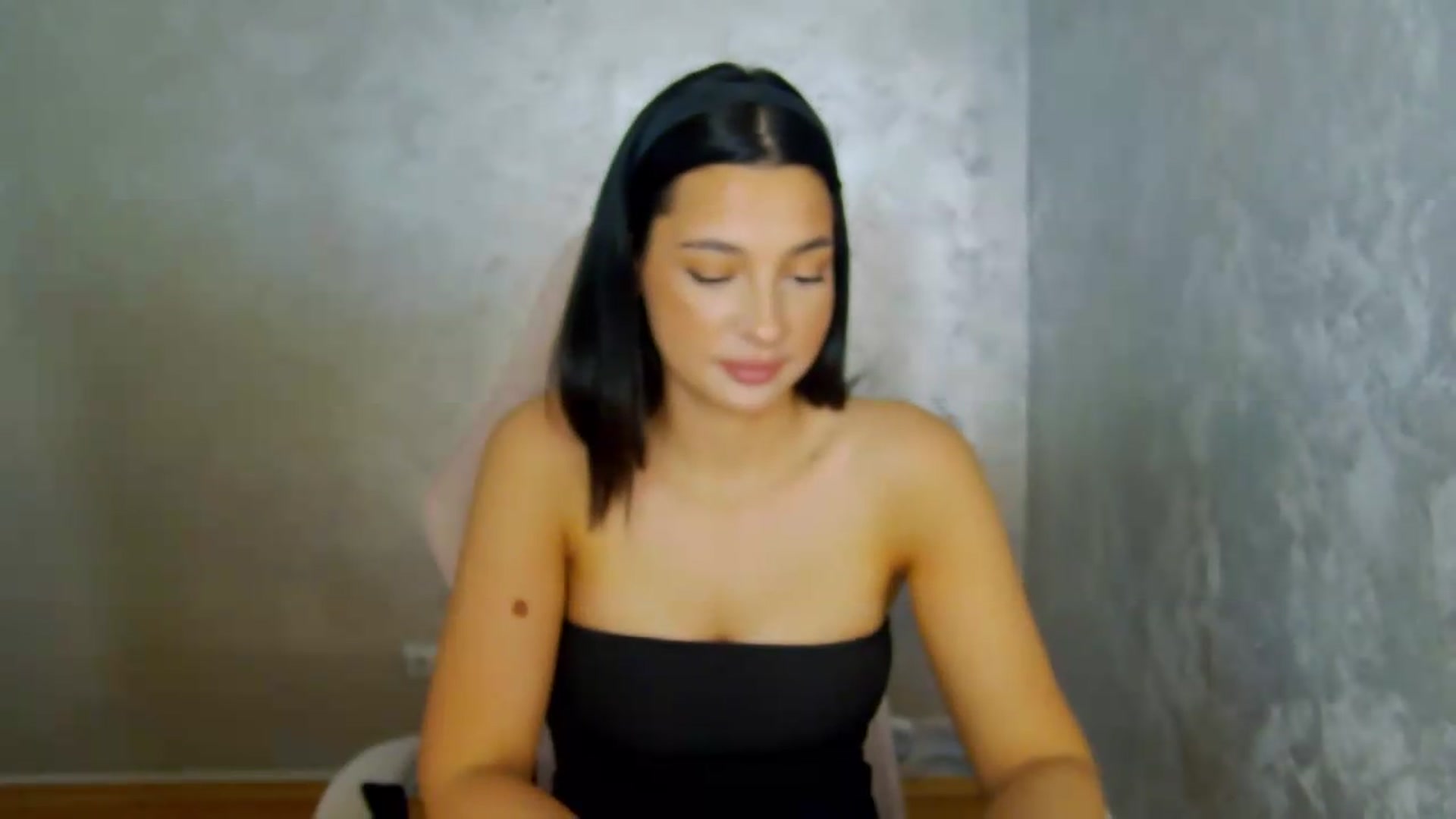 Gallery image thumbnail from meliiis_'s myfreecams stream on, 06/22/2026, 15:02 image 19 of 20
