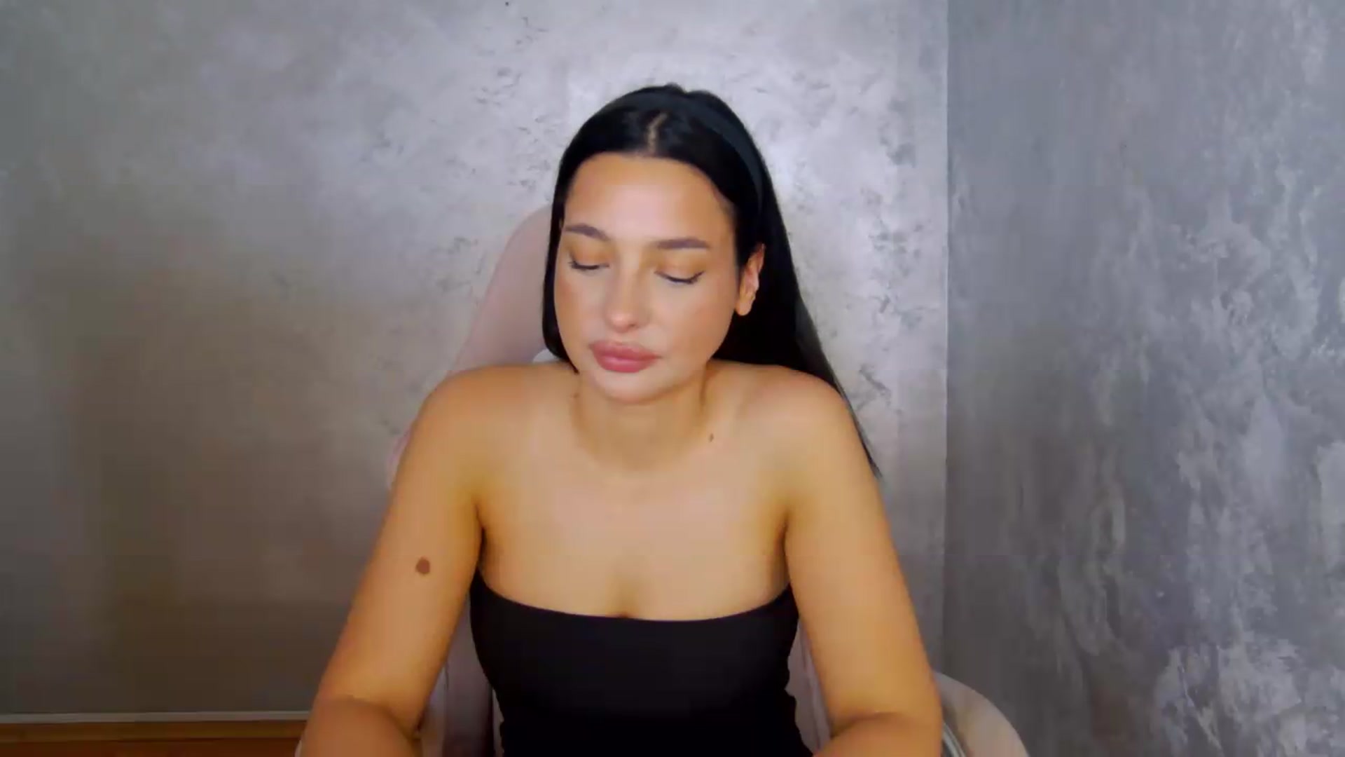 Gallery image thumbnail from meliiis_'s myfreecams stream on, 06/22/2026, 15:02 image 20 of 20