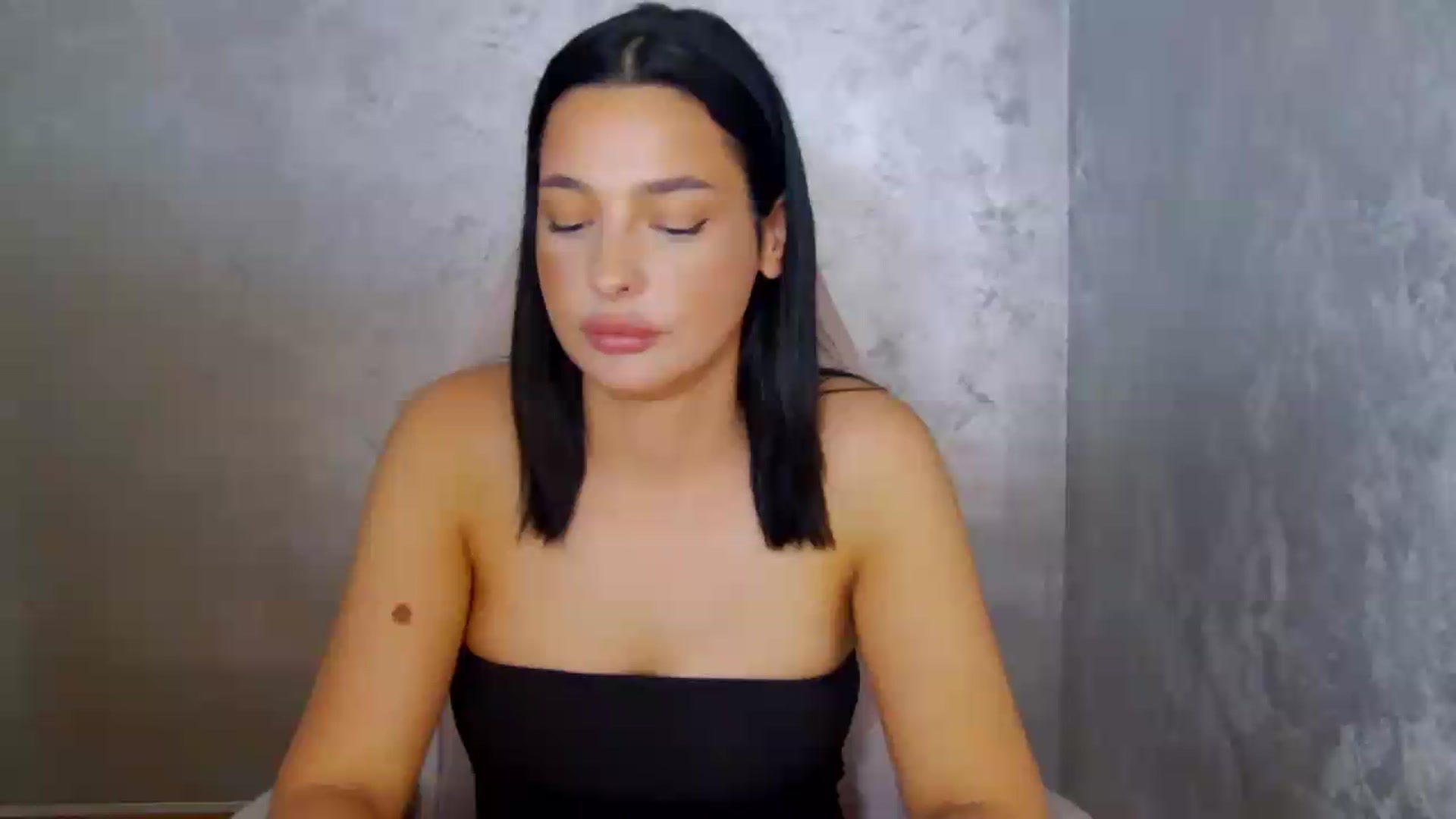 Gallery image thumbnail from meliiis_'s myfreecams stream on, 06/22/2026, 17:02 image 1 of 20