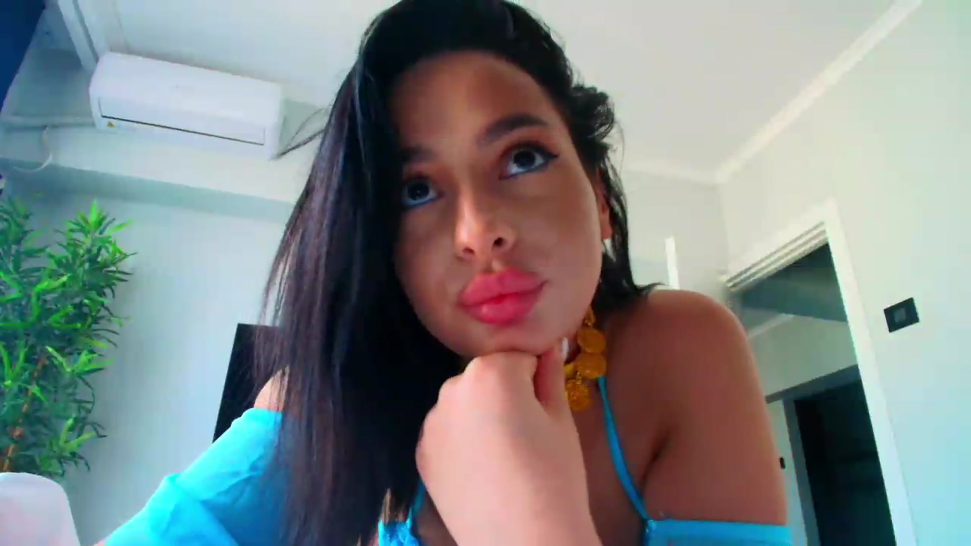 Gallery image thumbnail from meliiis_'s myfreecams stream on, 06/24/2026, 15:52 image 17 of 20