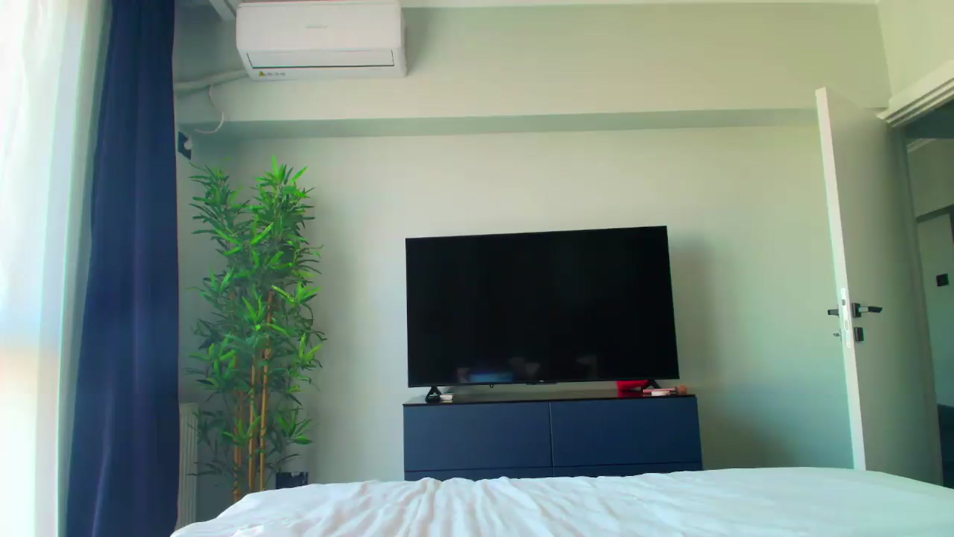 Gallery image thumbnail from meliiis_'s myfreecams stream on, 06/24/2026, 15:52 image 7 of 20