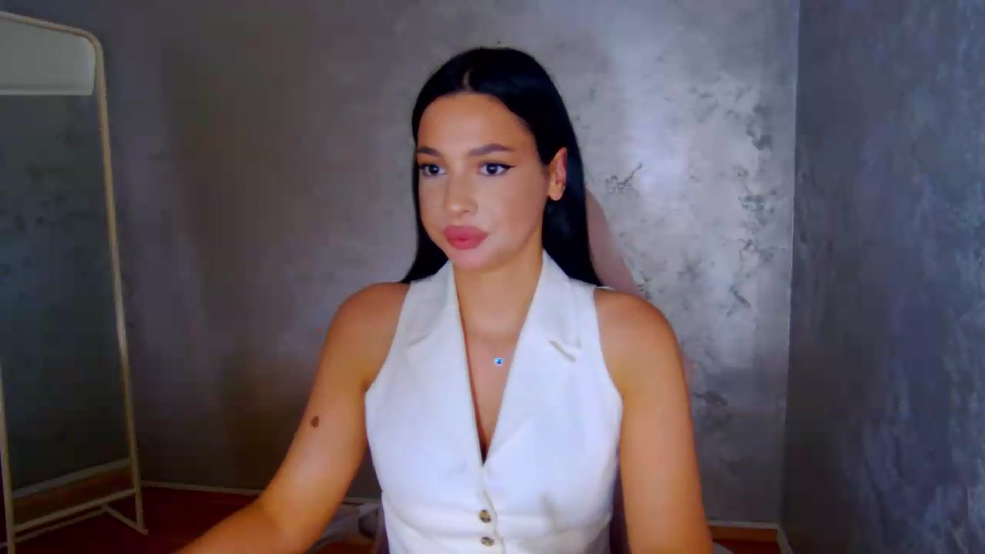 Gallery image thumbnail from meliiis_'s myfreecams stream on, 06/25/2026, 18:42 image 18 of 20