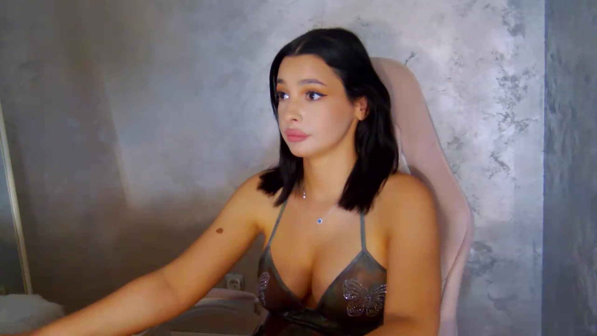 Gallery image thumbnail from meliiis_'s myfreecams stream on, 06/26/2026, 18:51 image 4 of 20