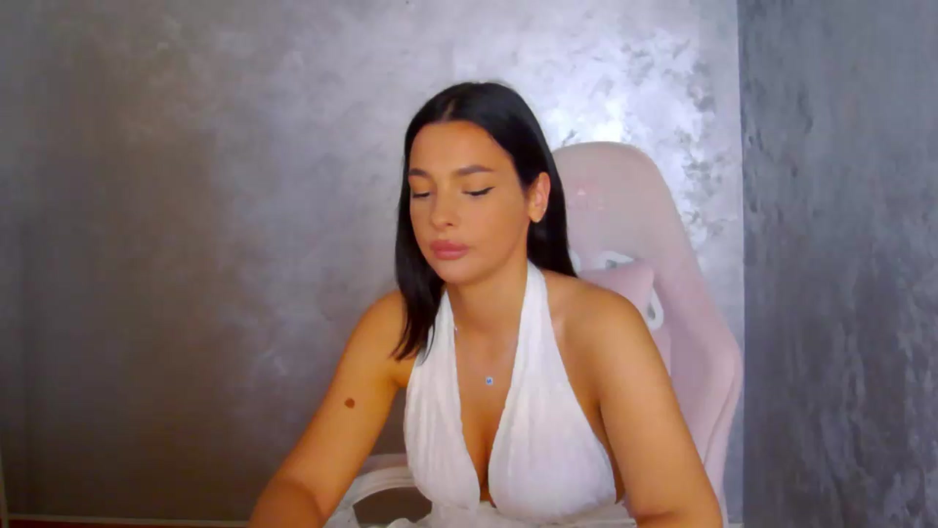 Gallery image thumbnail from meliiis_'s myfreecams stream on, 06/28/2026, 18:15 image 4 of 20