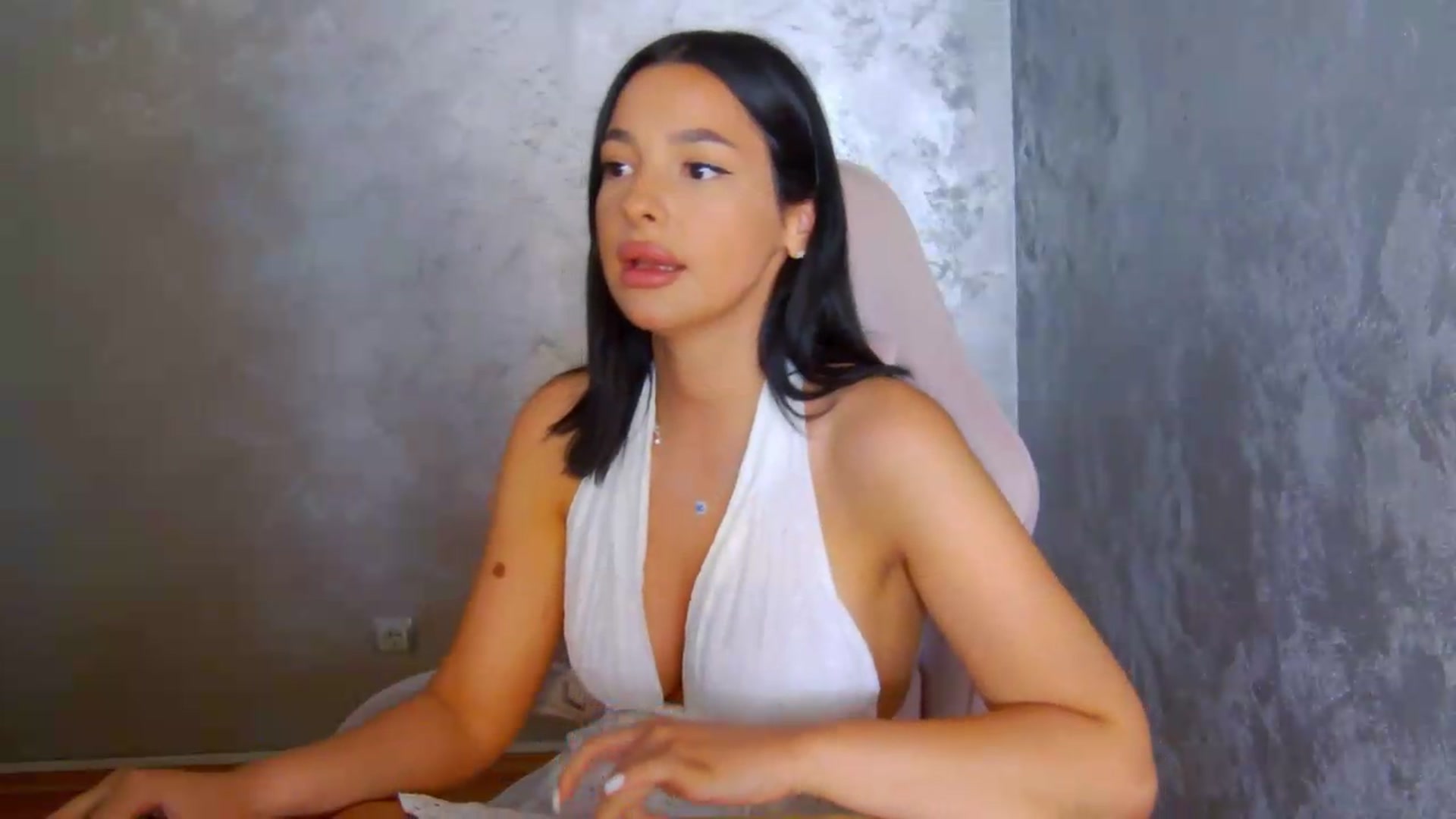 Gallery image thumbnail from meliiis_'s myfreecams stream on, 06/28/2026, 18:15 image 13 of 20