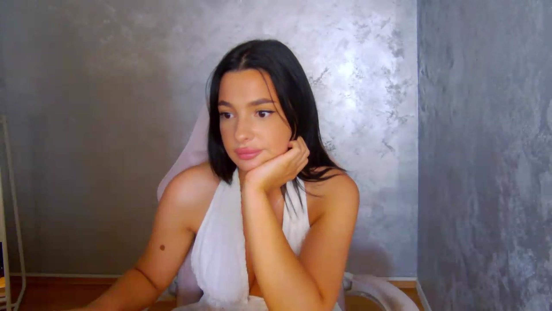 Gallery image thumbnail from meliiis_'s myfreecams stream on, 06/28/2026, 19:08 image 7 of 20