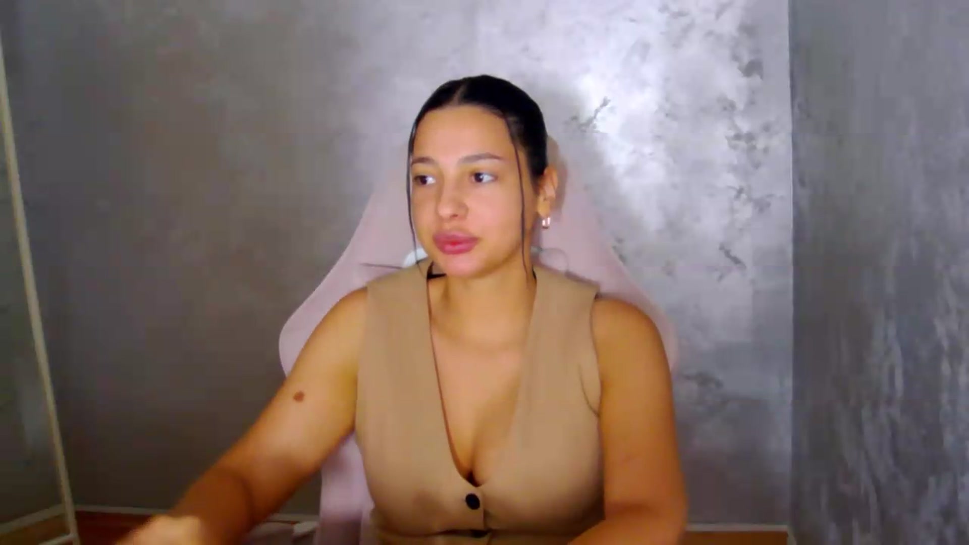 Gallery image thumbnail from meliiis_'s myfreecams stream on, 07/03/2026, 14:52 image 8 of 20