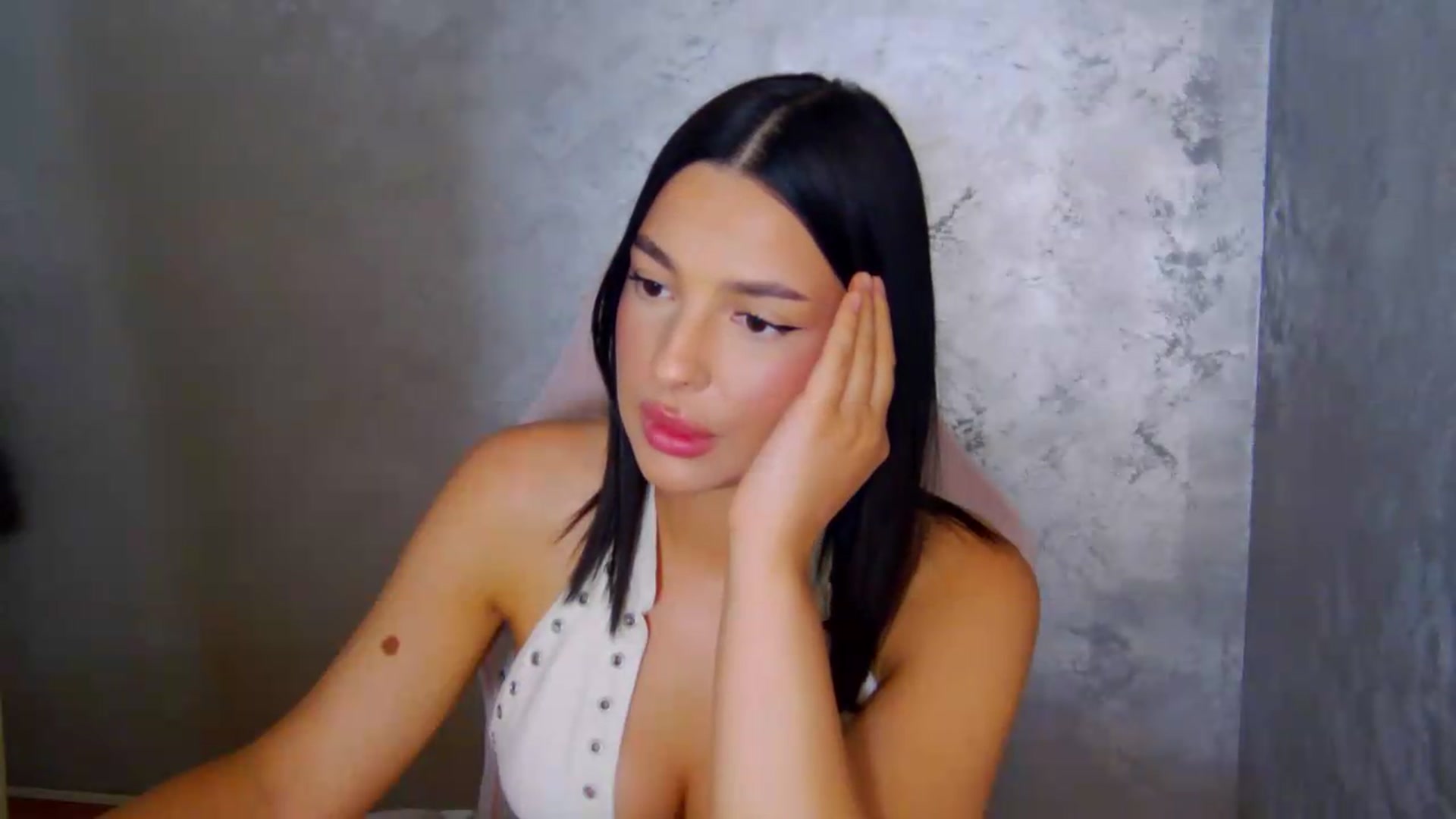 Gallery image thumbnail from meliiis_'s myfreecams stream on, 07/05/2026, 15:18 image 10 of 20