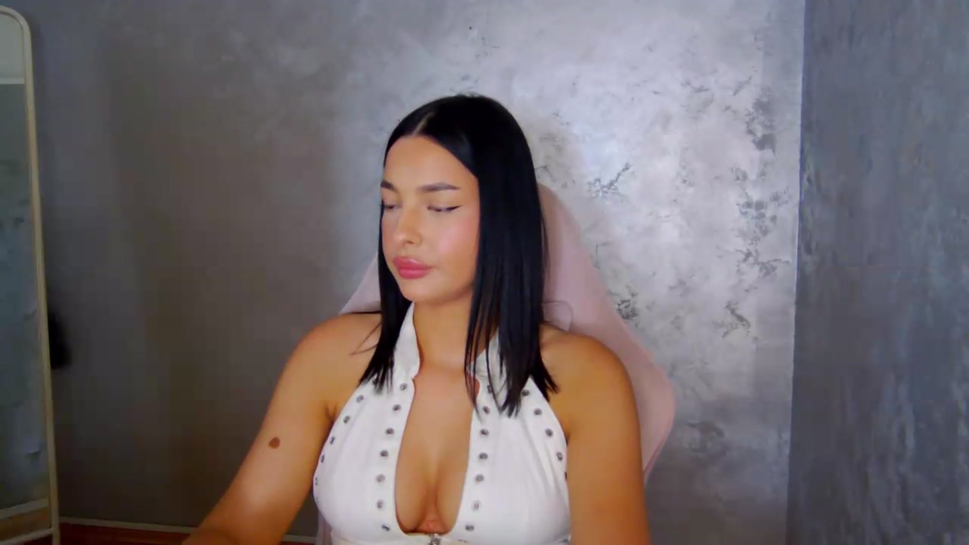 Gallery image thumbnail from meliiis_'s myfreecams stream on, 07/05/2026, 15:18 image 6 of 20