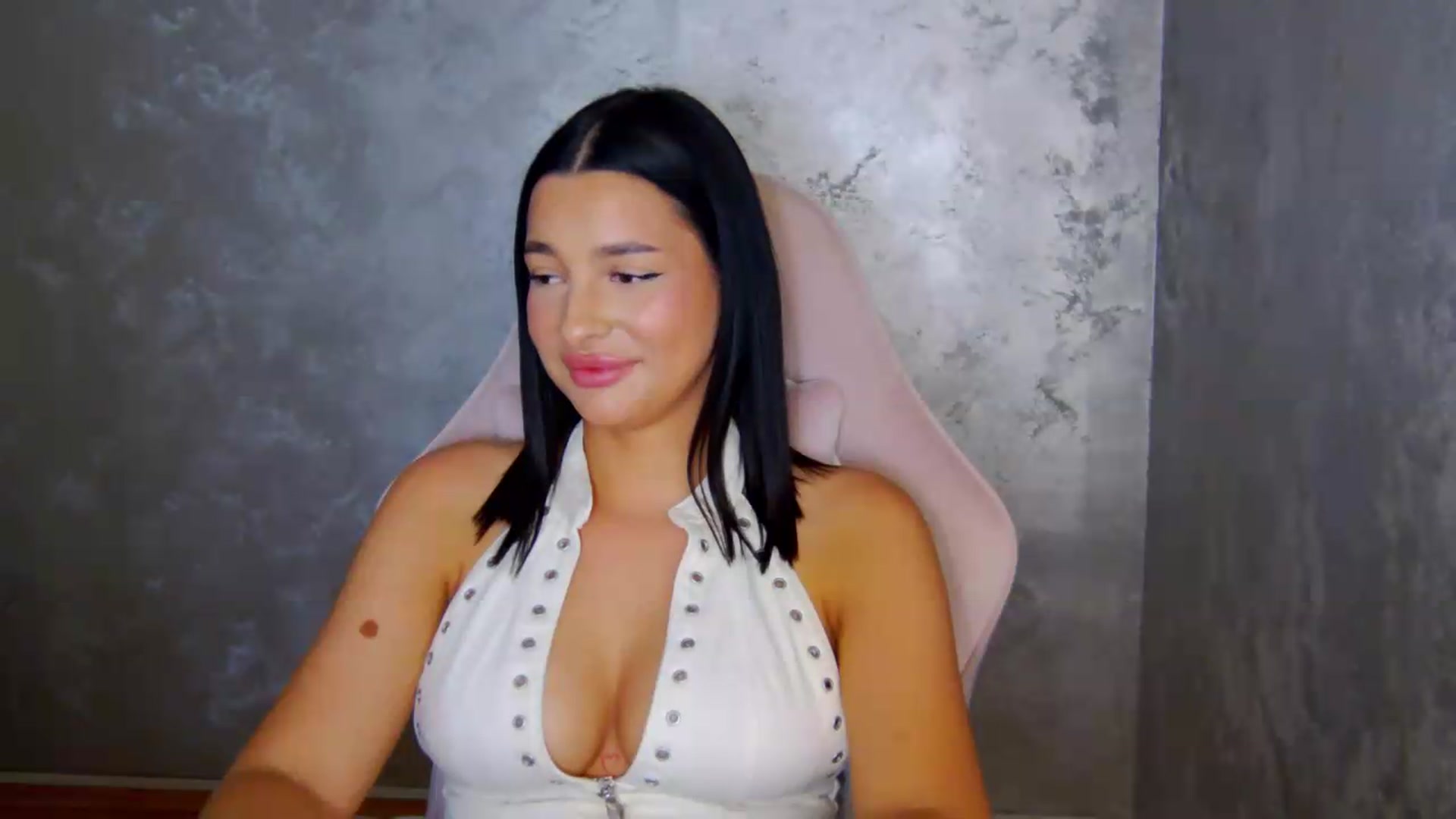 Gallery image thumbnail from meliiis_'s myfreecams stream on, 07/05/2026, 17:59 image 17 of 20